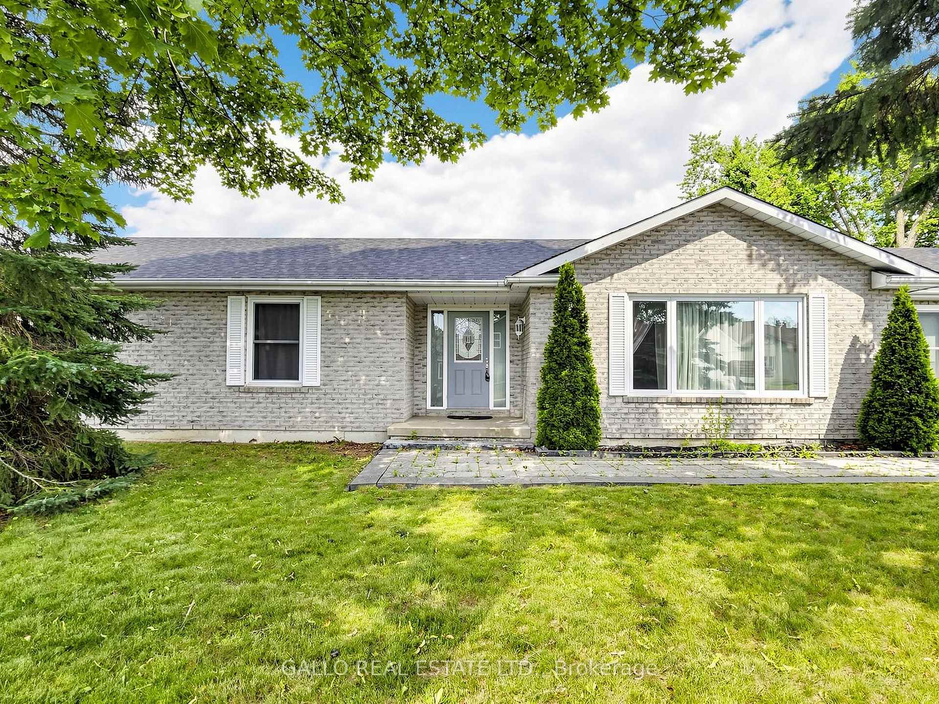 Photo 1 of 32 Elmvale Boulevard, Whitchurch-Stouffville, Rural Whitchurch-Stouffville — HOMEH