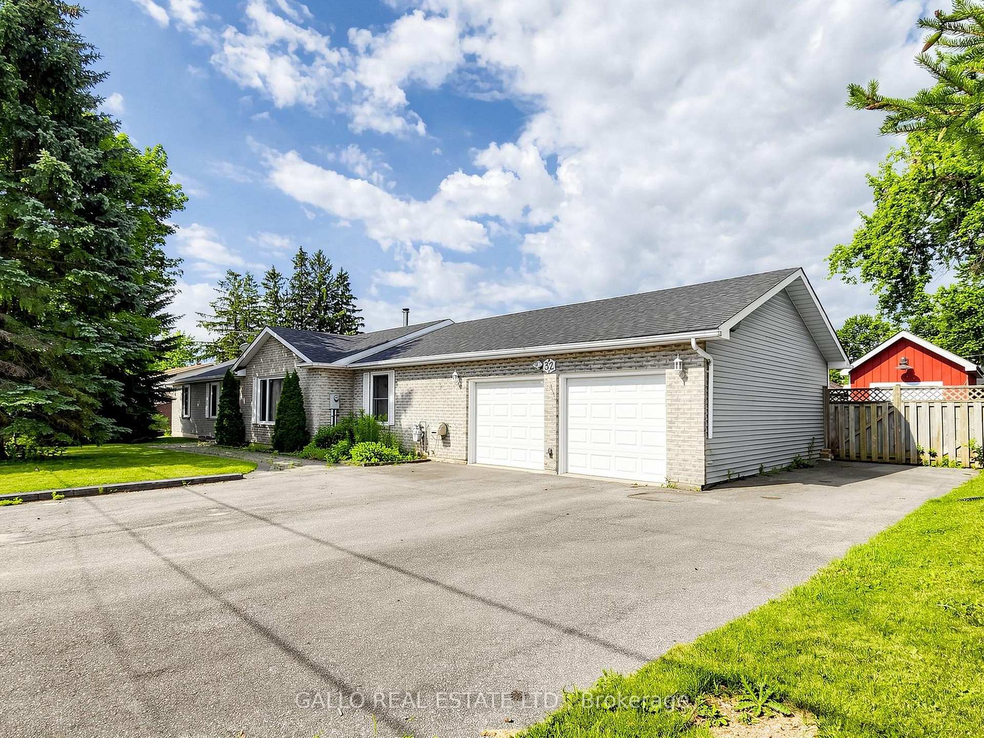Photo 2 of 32 Elmvale Boulevard, Whitchurch-Stouffville, Rural Whitchurch-Stouffville — HOMEH