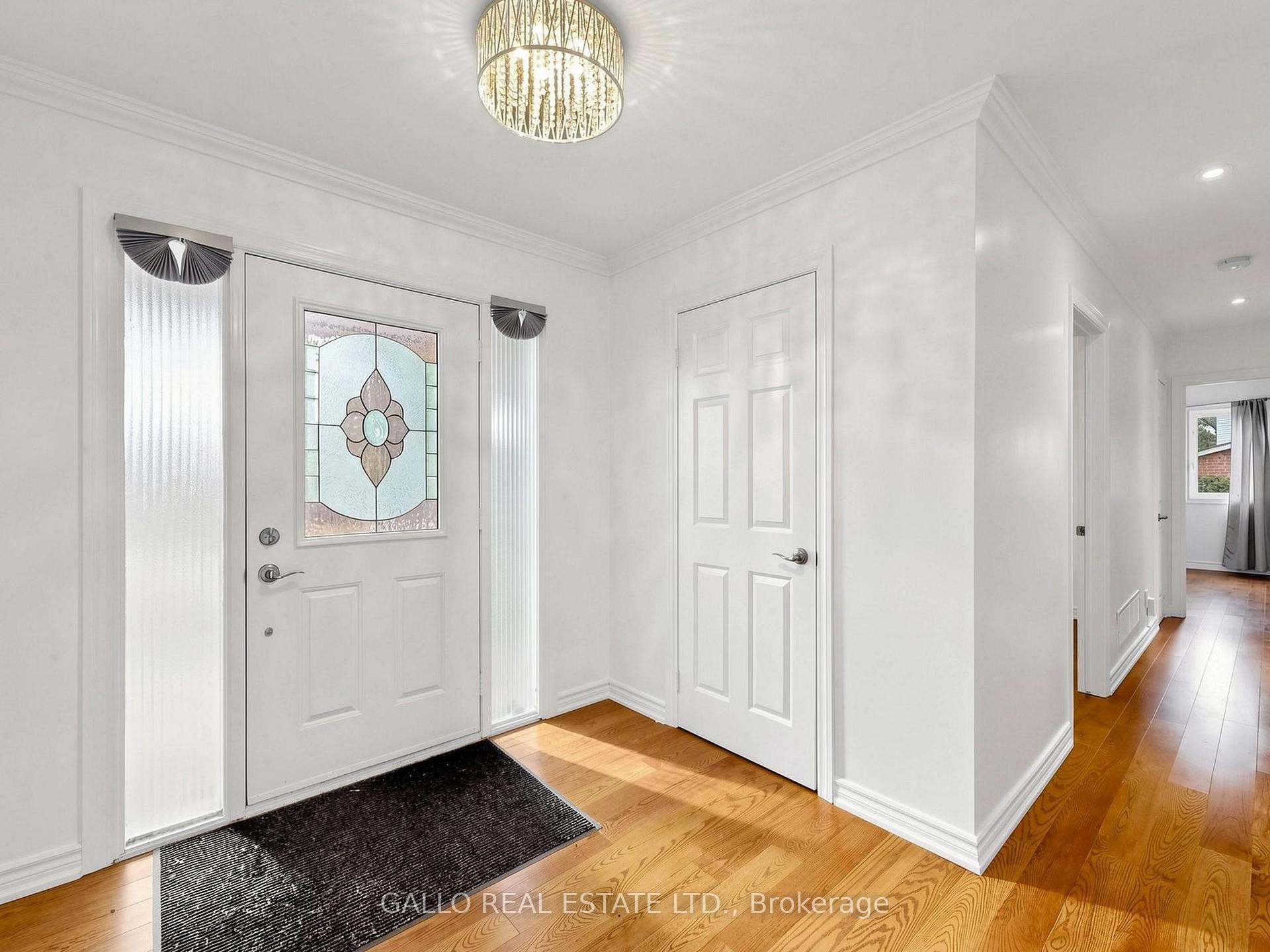 Photo 3 of 32 Elmvale Boulevard, Whitchurch-Stouffville, Rural Whitchurch-Stouffville — HOMEH
