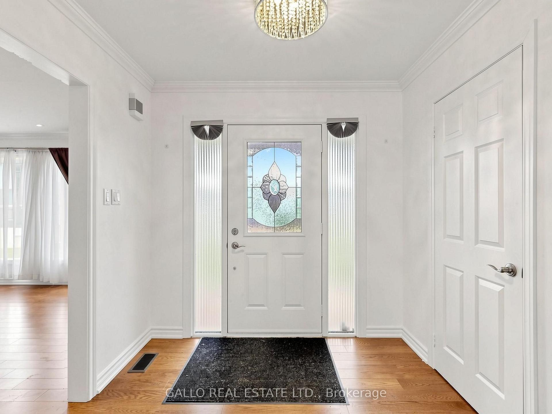 Photo 4 of 32 Elmvale Boulevard, Whitchurch-Stouffville, Rural Whitchurch-Stouffville — HOMEH