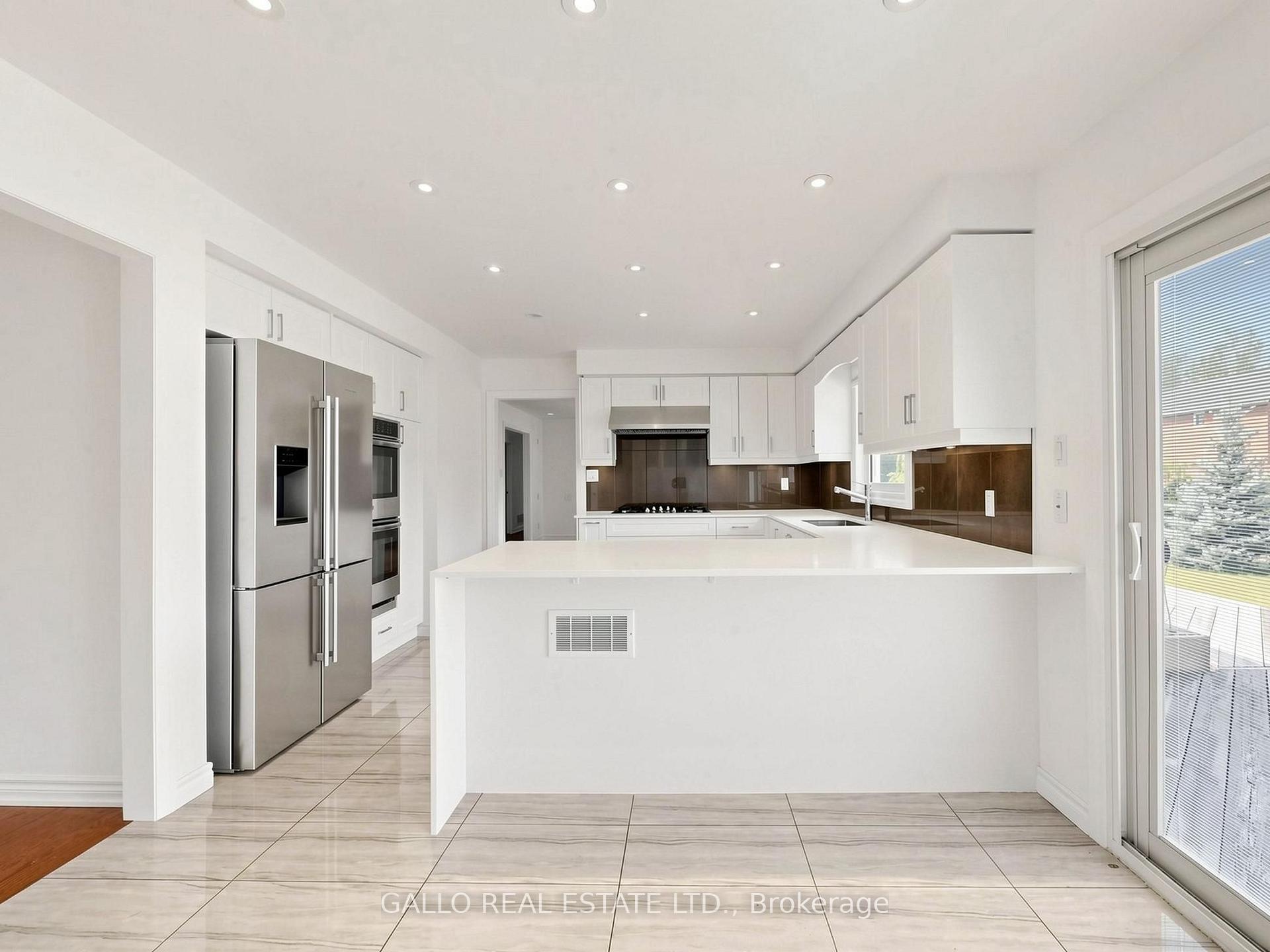 Photo 7 of 32 Elmvale Boulevard, Whitchurch-Stouffville, Rural Whitchurch-Stouffville — HOMEH