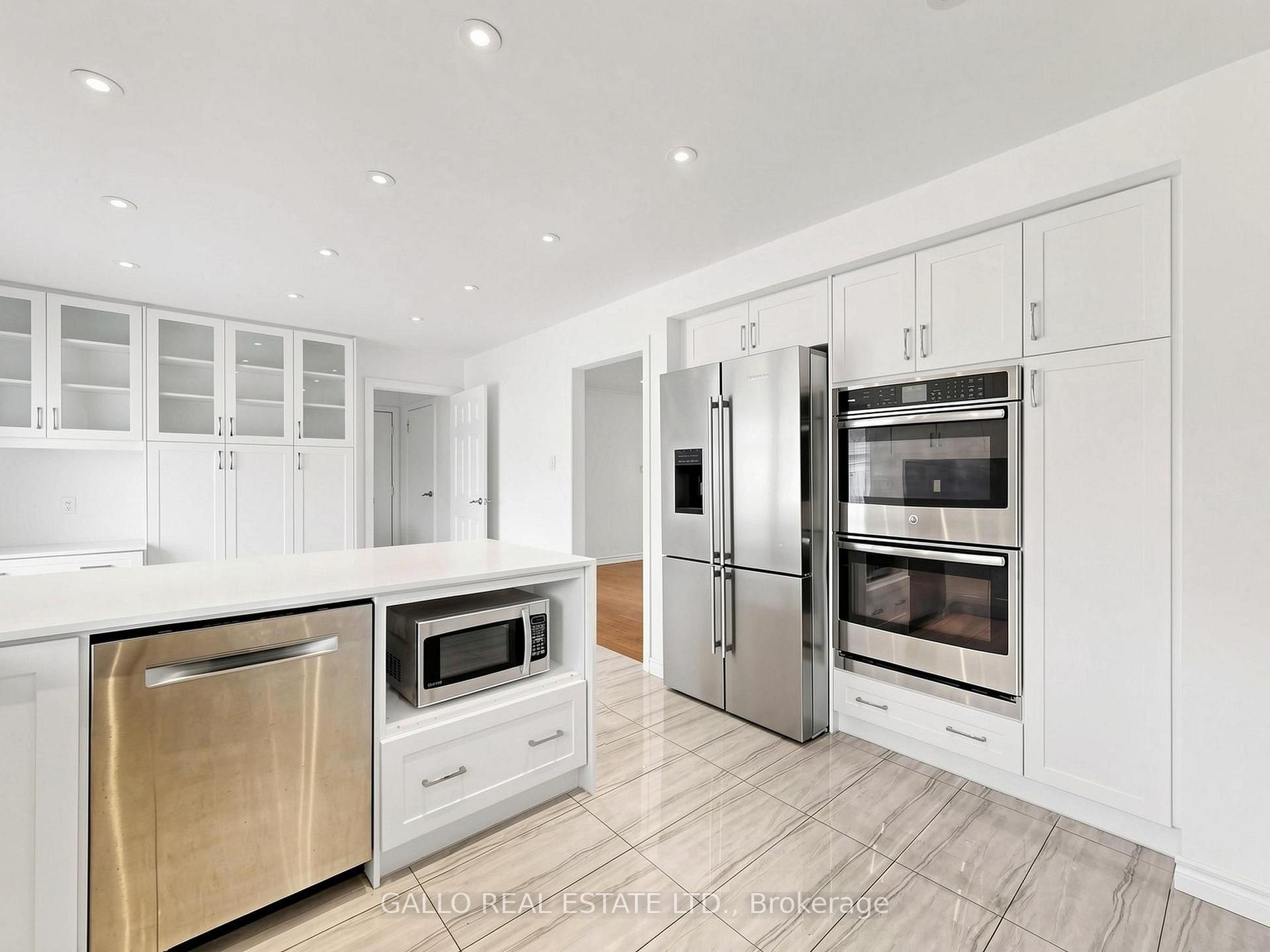 Photo 8 of 32 Elmvale Boulevard, Whitchurch-Stouffville, Rural Whitchurch-Stouffville — HOMEH
