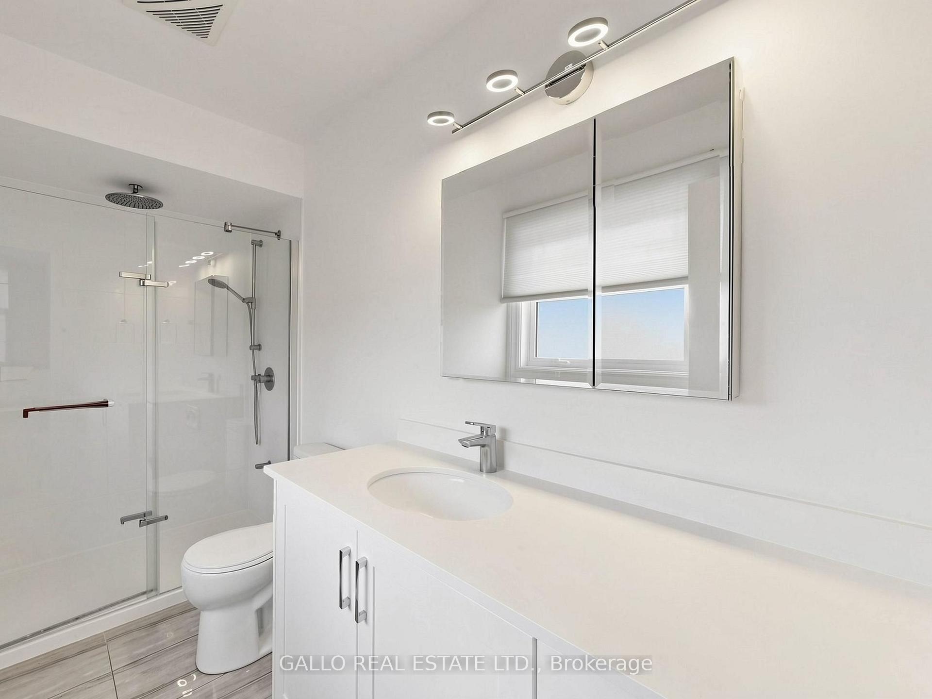Photo 12 of 32 Elmvale Boulevard, Whitchurch-Stouffville, Rural Whitchurch-Stouffville — HOMEH
