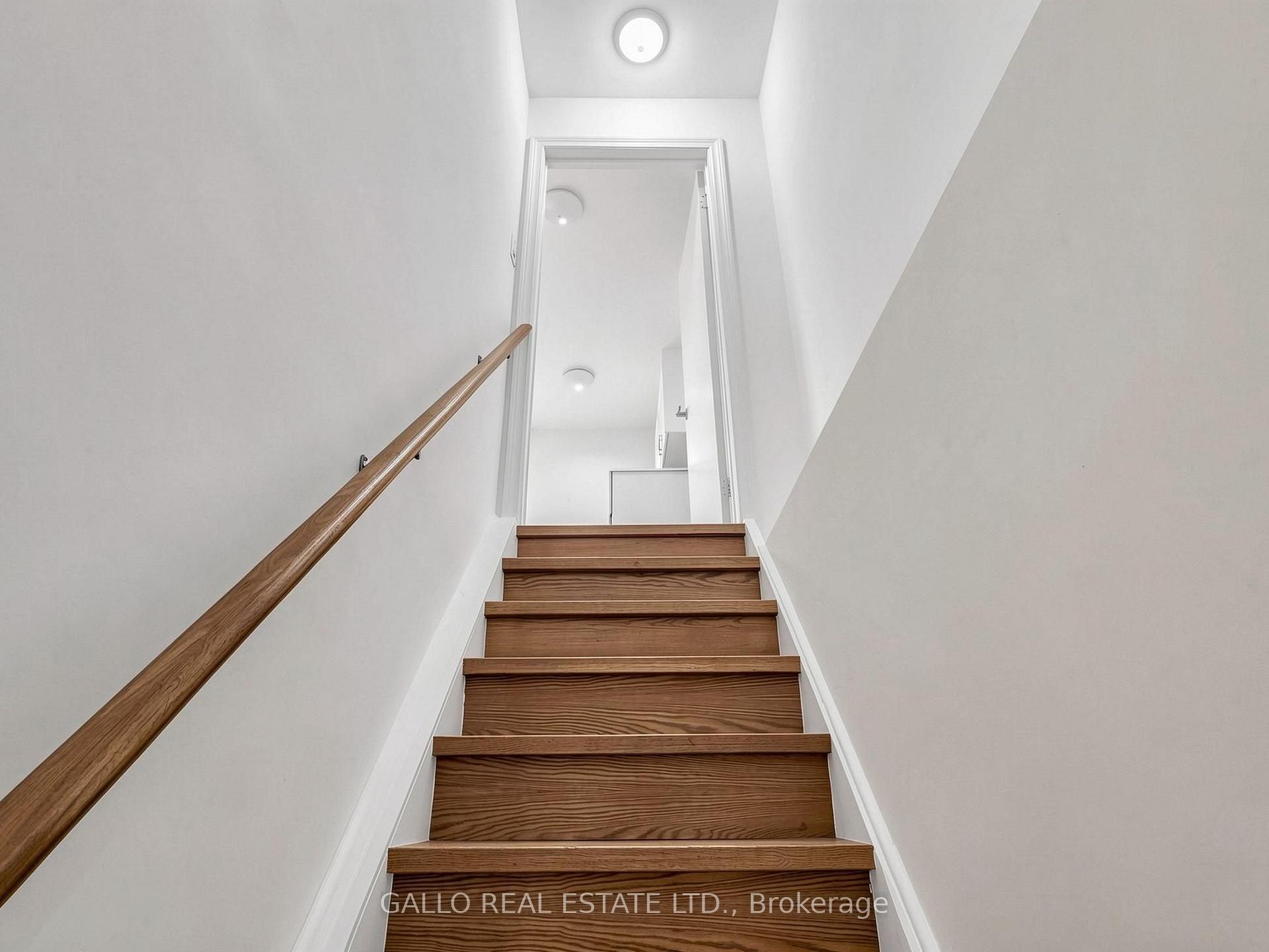 Photo 18 of 32 Elmvale Boulevard, Whitchurch-Stouffville, Rural Whitchurch-Stouffville — HOMEH
