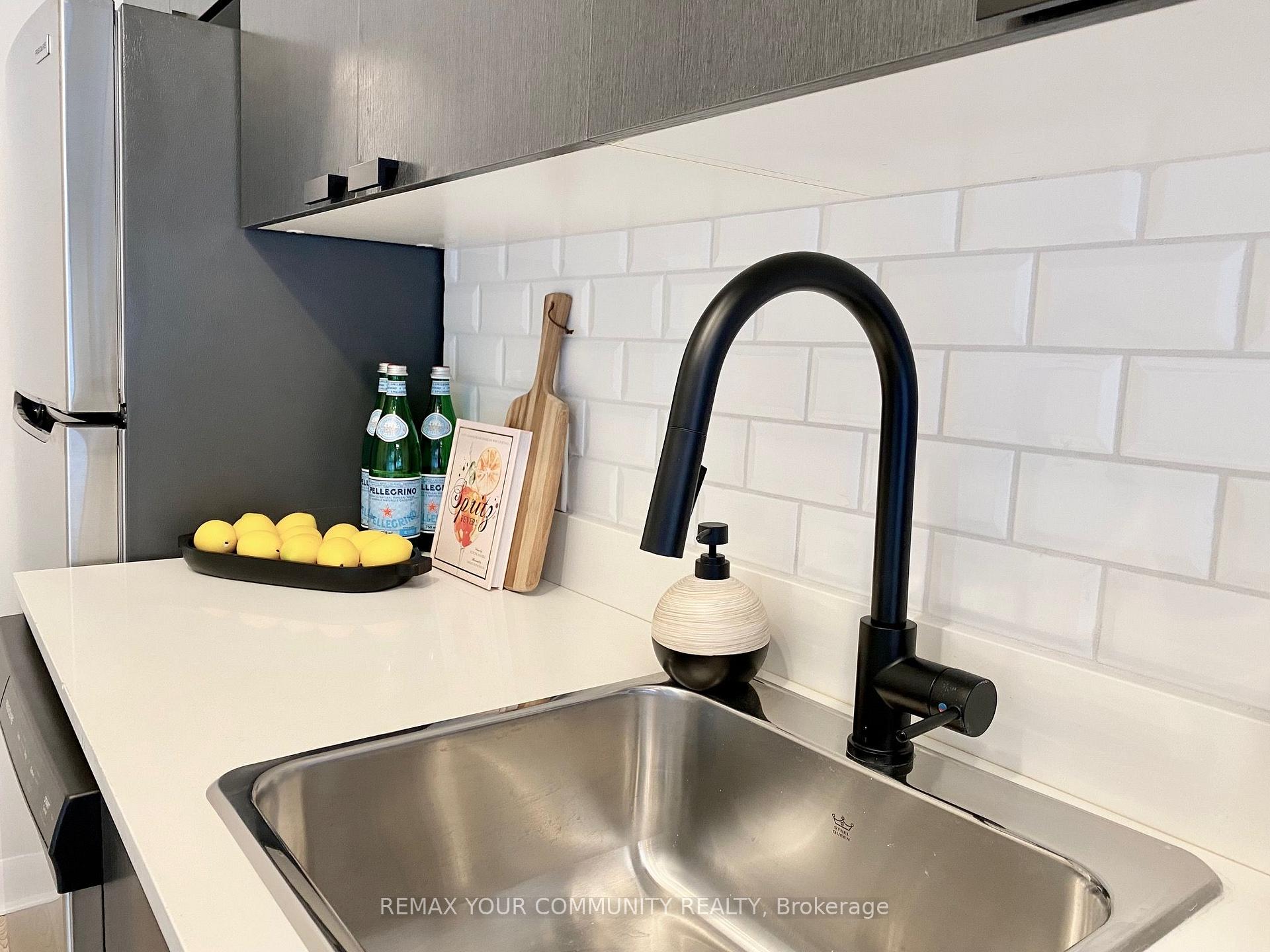 Photo 4 of Unit 402, 375 King Street W, Toronto, Waterfront Communities — HOMEH