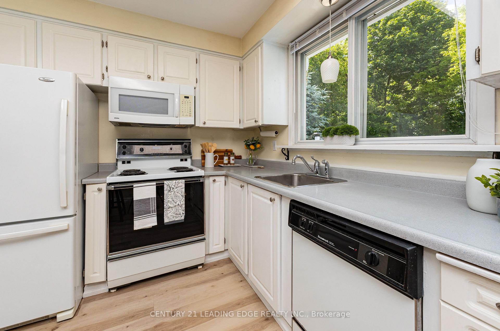 Photo 10 of 94 Southdale Drive, Markham, Bullock — HOMEH