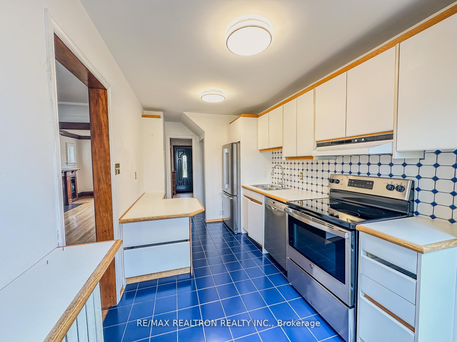 Photo 10 of 372 St Germain Avenue, Toronto, Lawrence Park North — HOMEH