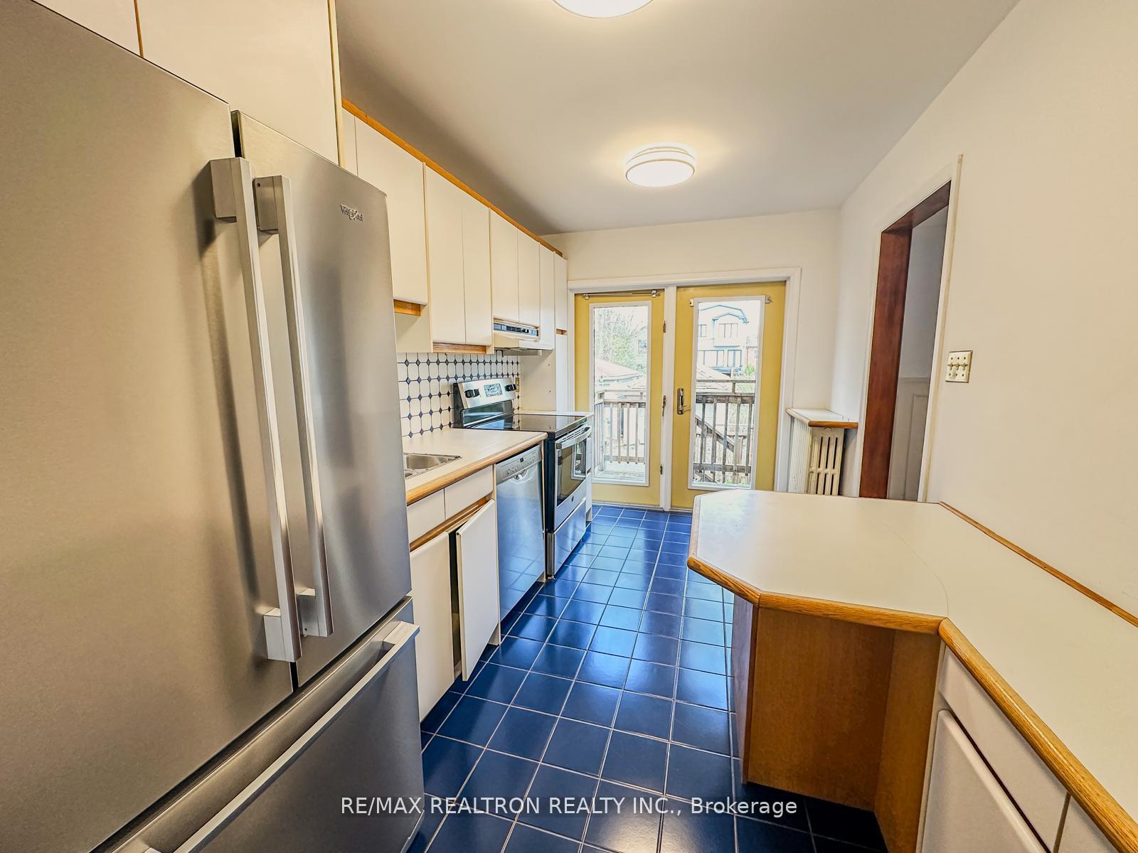 Photo 11 of 372 St Germain Avenue, Toronto, Lawrence Park North — HOMEH