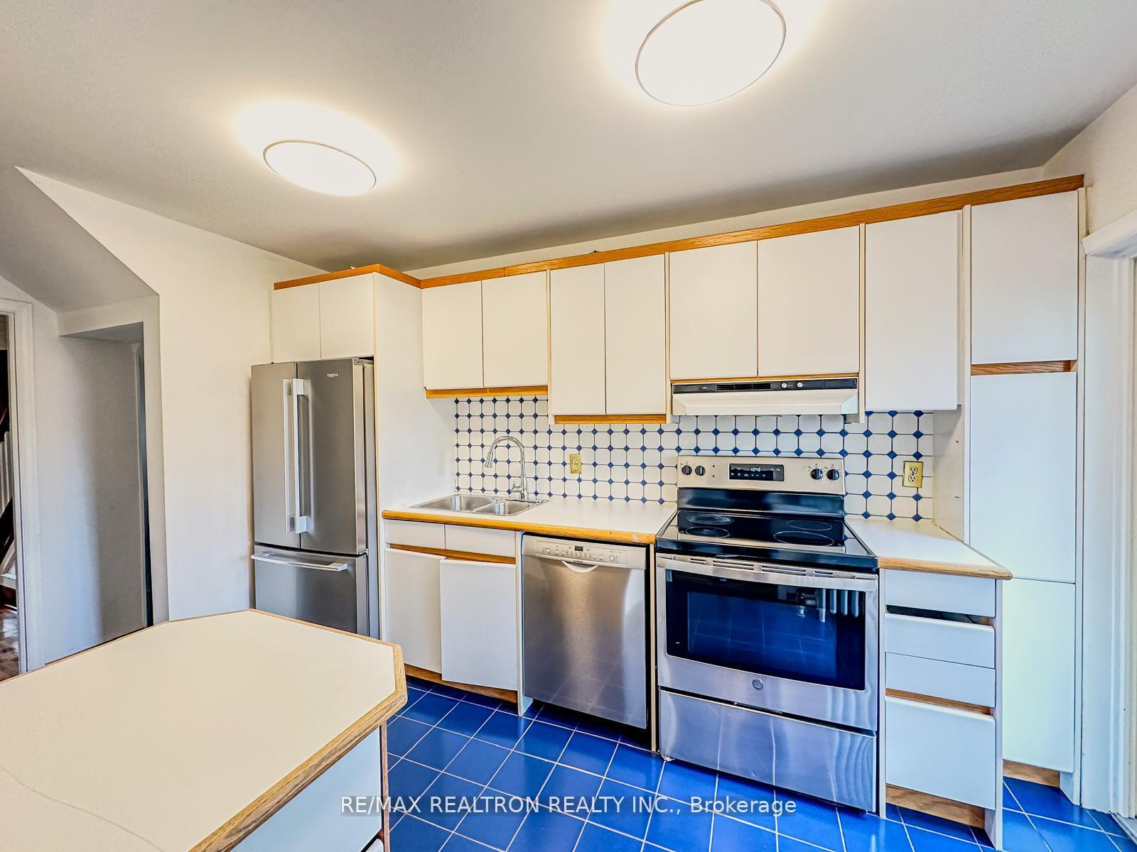 Photo 12 of 372 St Germain Avenue, Toronto, Lawrence Park North — HOMEH