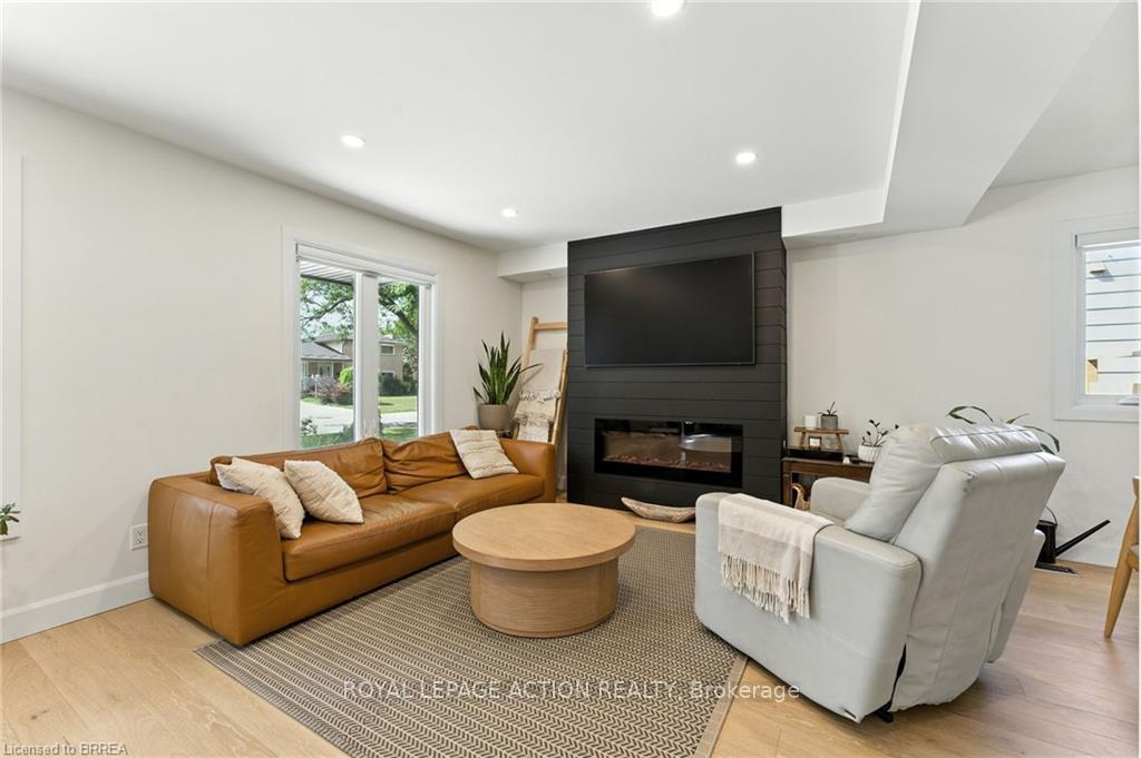 Photo 9 of 37 Barnes Avenue, Brantford, Henderson-Sky Acres — HOMEH