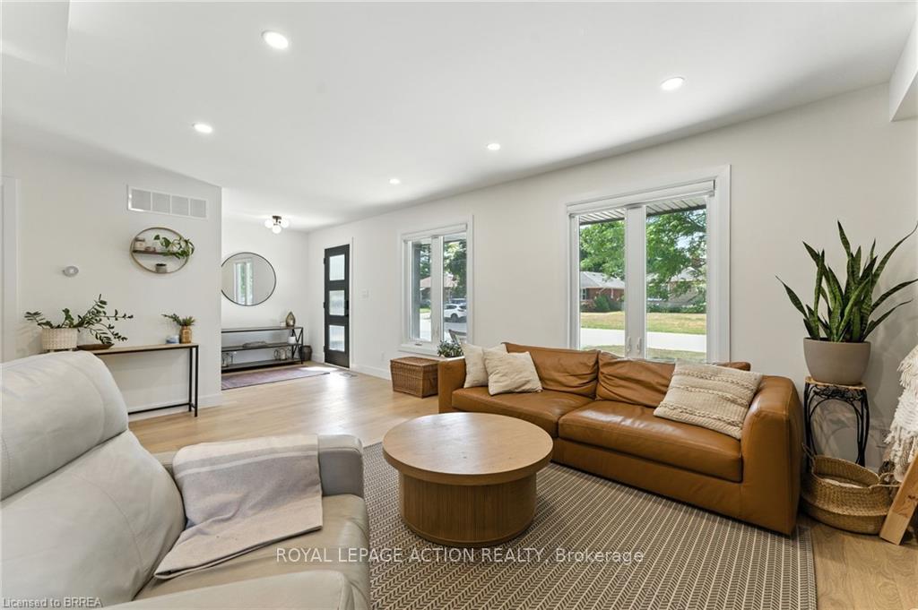 Photo 10 of 37 Barnes Avenue, Brantford, Henderson-Sky Acres — HOMEH