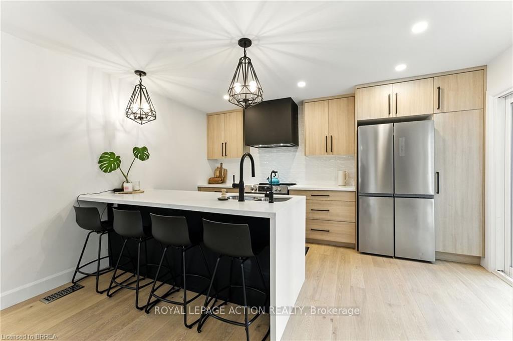 Photo 13 of 37 Barnes Avenue, Brantford, Henderson-Sky Acres — HOMEH