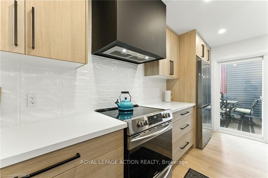 Photo 17 of 37 Barnes Avenue, Brantford, Henderson-Sky Acres — HOMEH