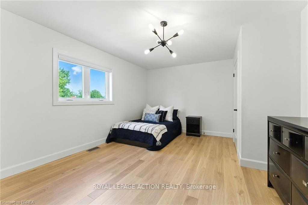 Photo 27 of 37 Barnes Avenue, Brantford, Henderson-Sky Acres — HOMEH