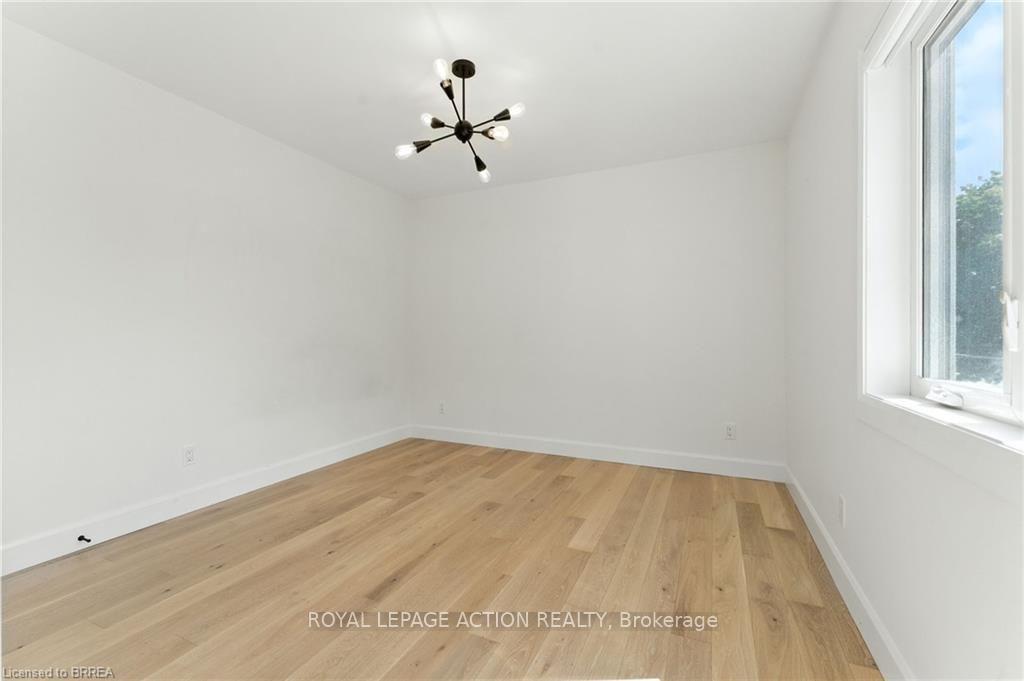 Photo 30 of 37 Barnes Avenue, Brantford, Henderson-Sky Acres — HOMEH