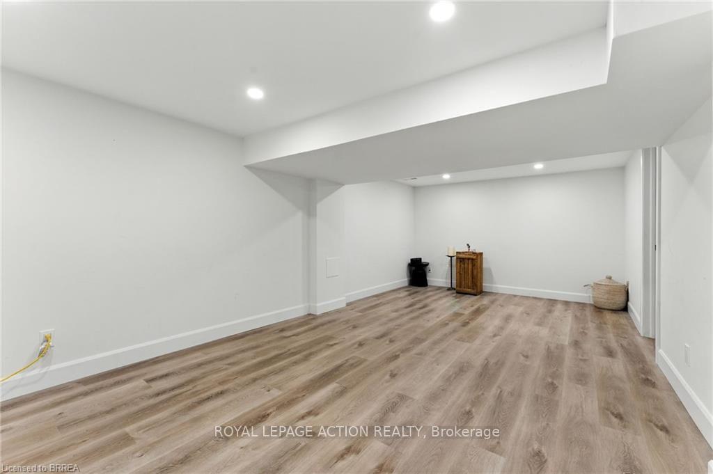 Photo 31 of 37 Barnes Avenue, Brantford, Henderson-Sky Acres — HOMEH
