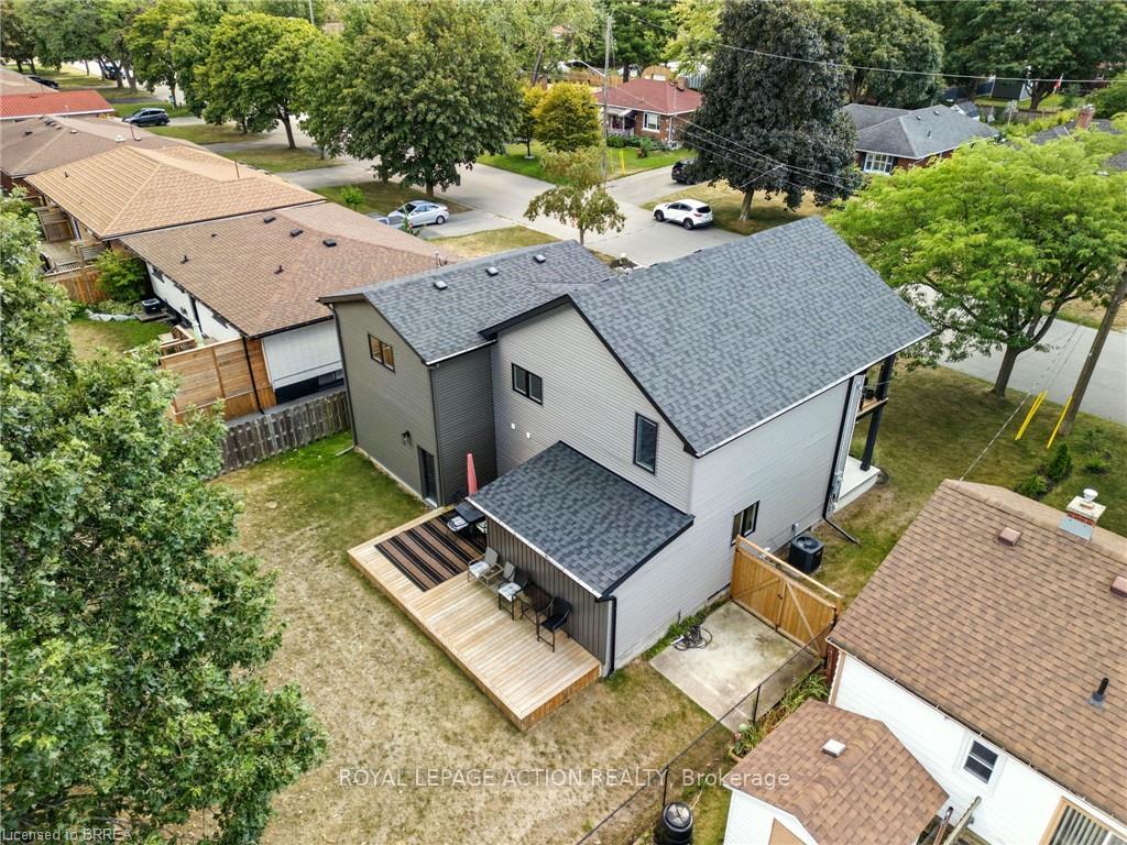 Photo 32 of 37 Barnes Avenue, Brantford, Henderson-Sky Acres — HOMEH