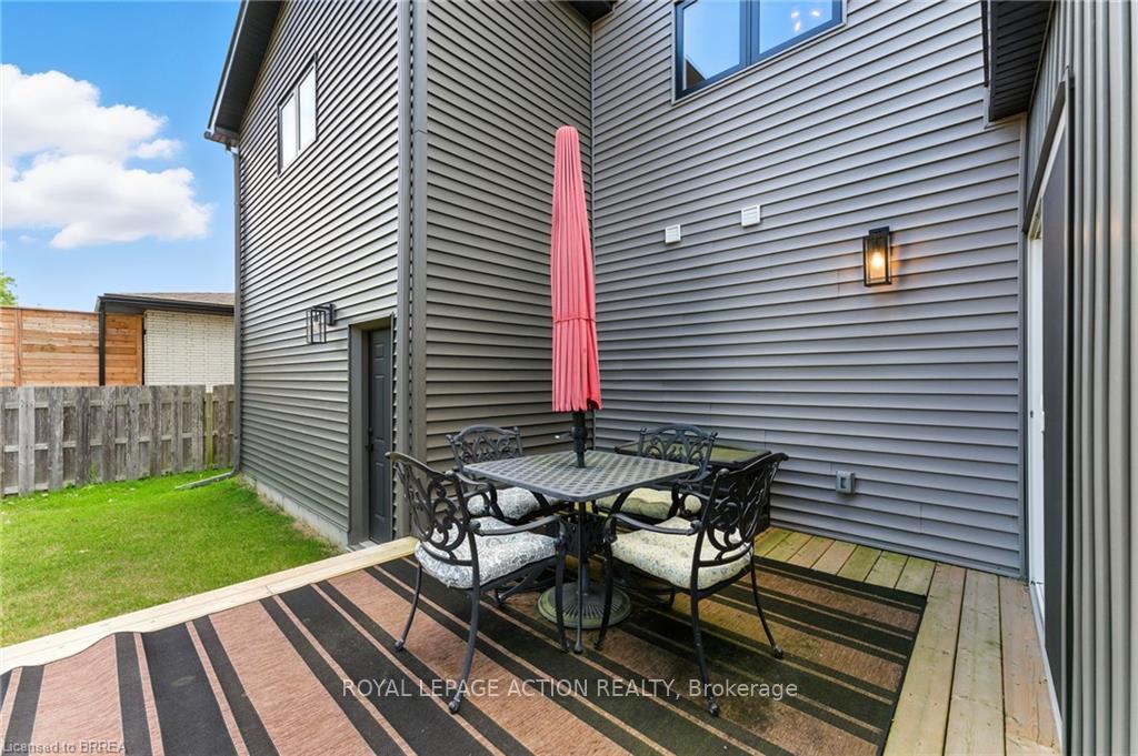 Photo 33 of 37 Barnes Avenue, Brantford, Henderson-Sky Acres — HOMEH