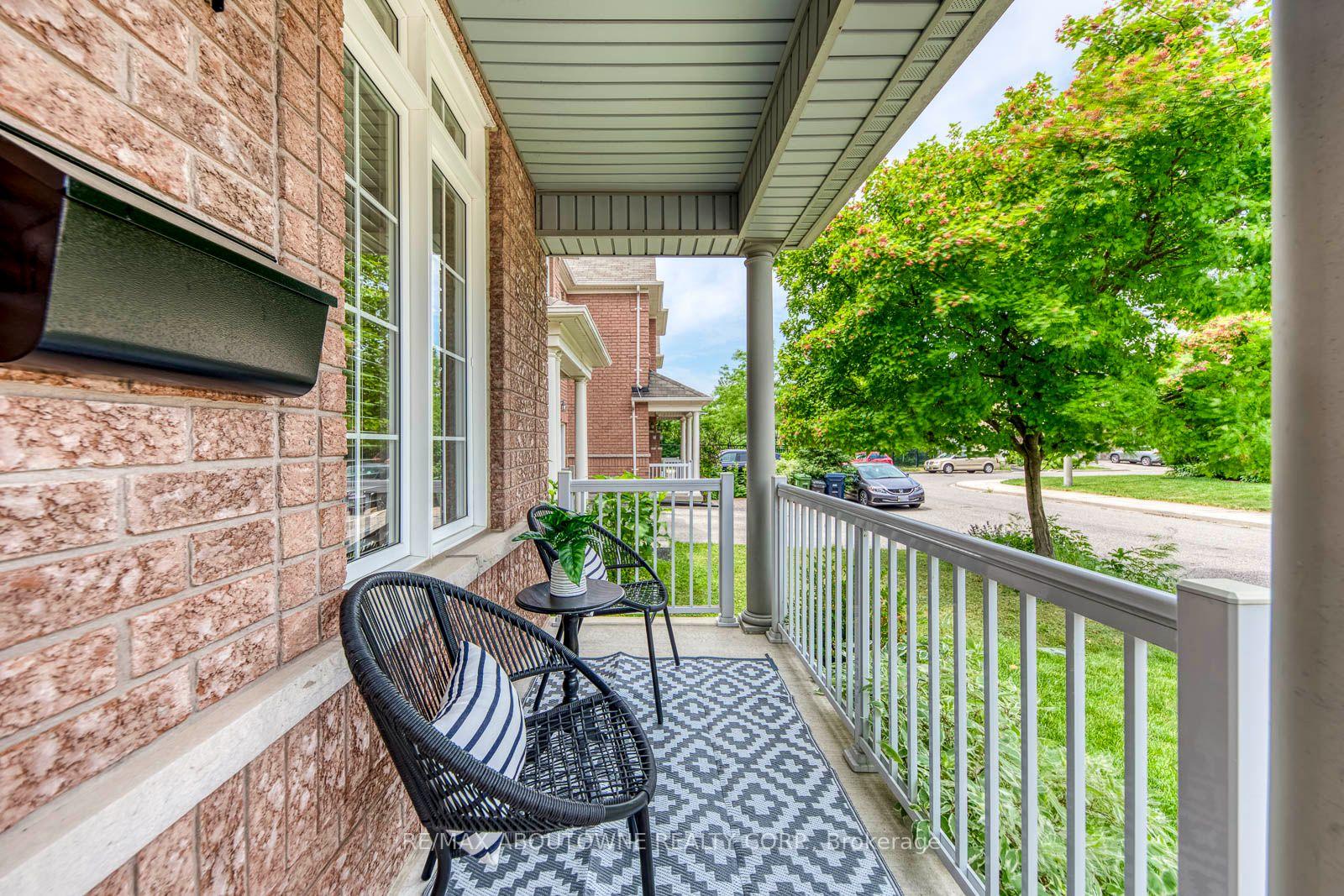 Photo 4 of 54 Dairy Drive, Scarborough, Clairlea-Birchmount — HOMEH