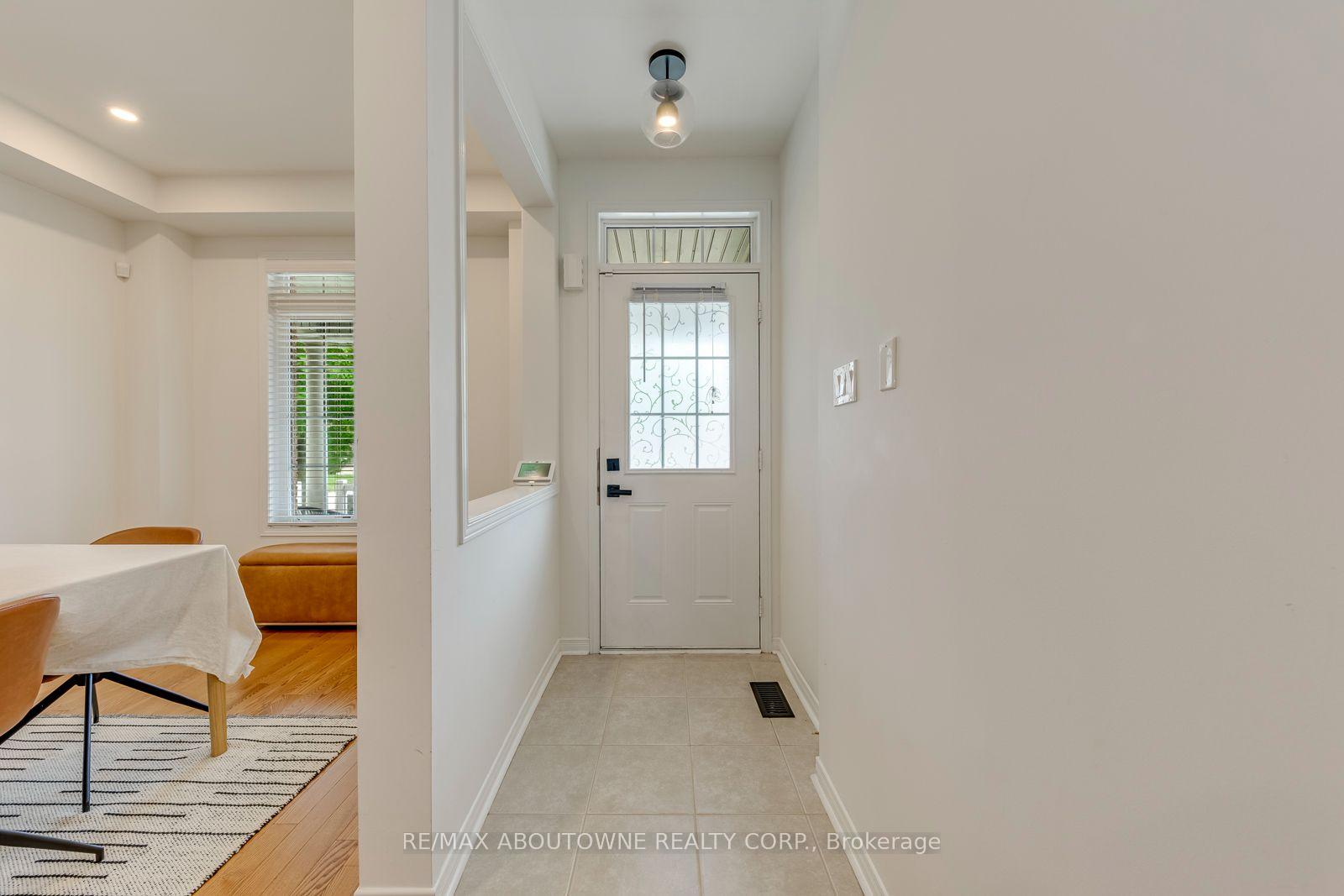 Photo 5 of 54 Dairy Drive, Scarborough, Clairlea-Birchmount — HOMEH