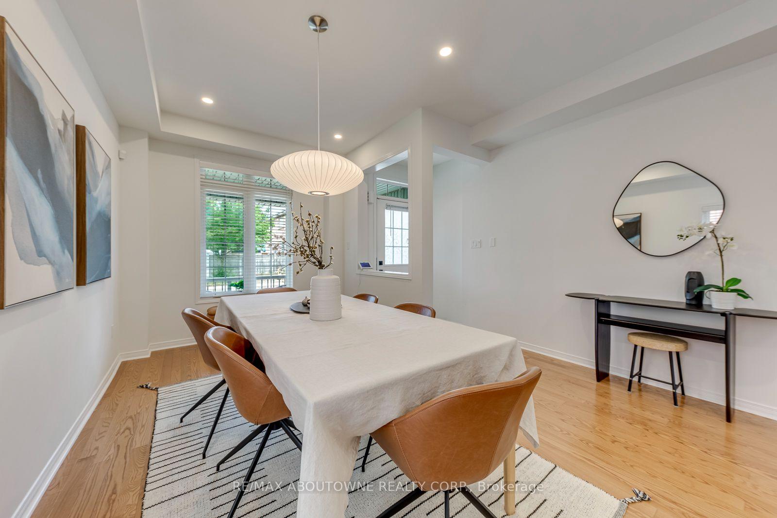 Photo 8 of 54 Dairy Drive, Scarborough, Clairlea-Birchmount — HOMEH