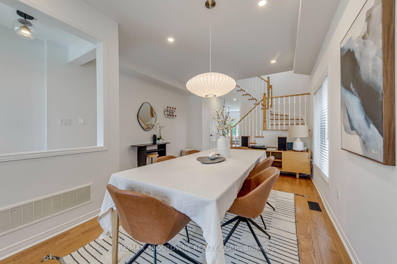 Photo 9 of 54 Dairy Drive, Scarborough, Clairlea-Birchmount — HOMEH