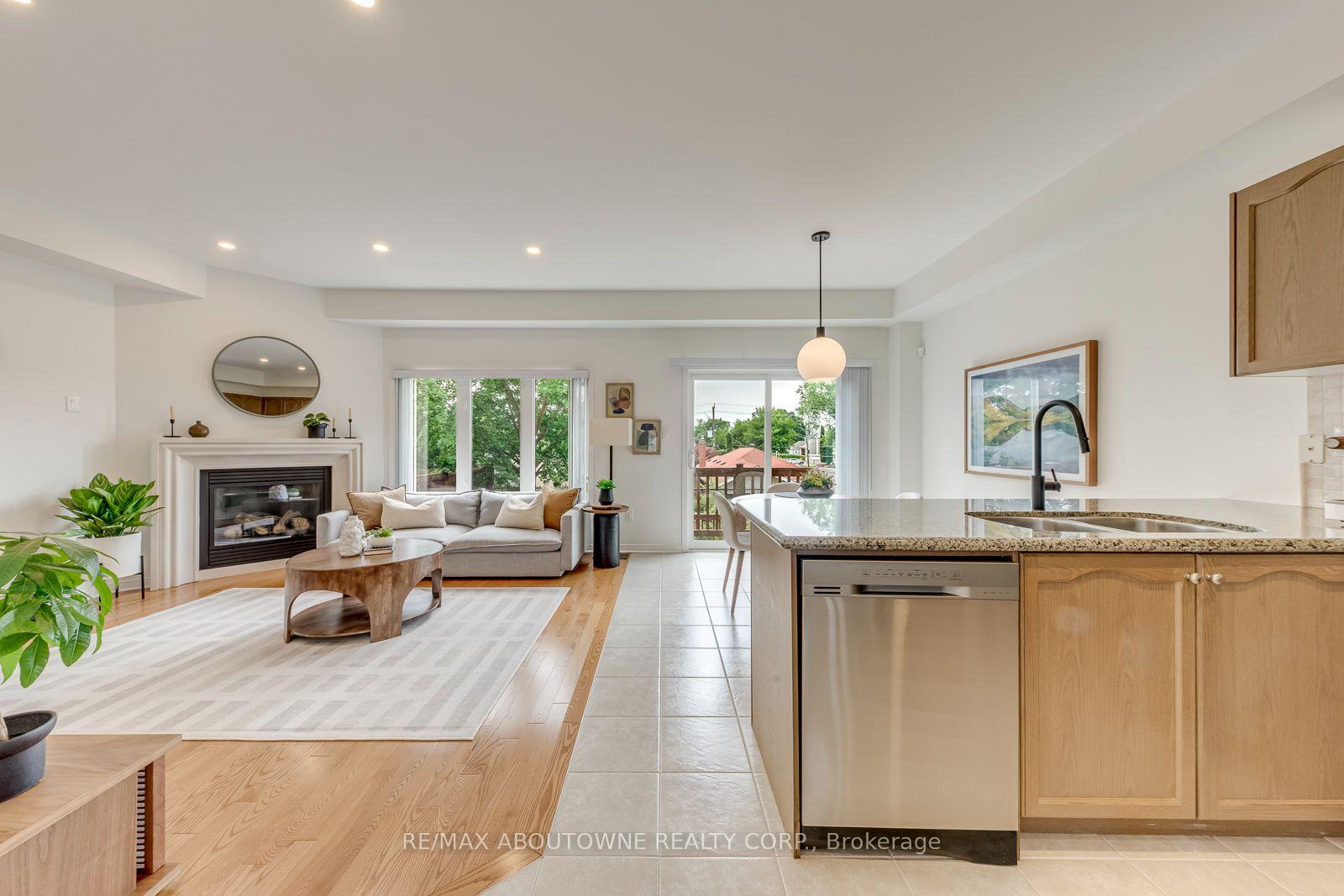 Photo 12 of 54 Dairy Drive, Scarborough, Clairlea-Birchmount — HOMEH