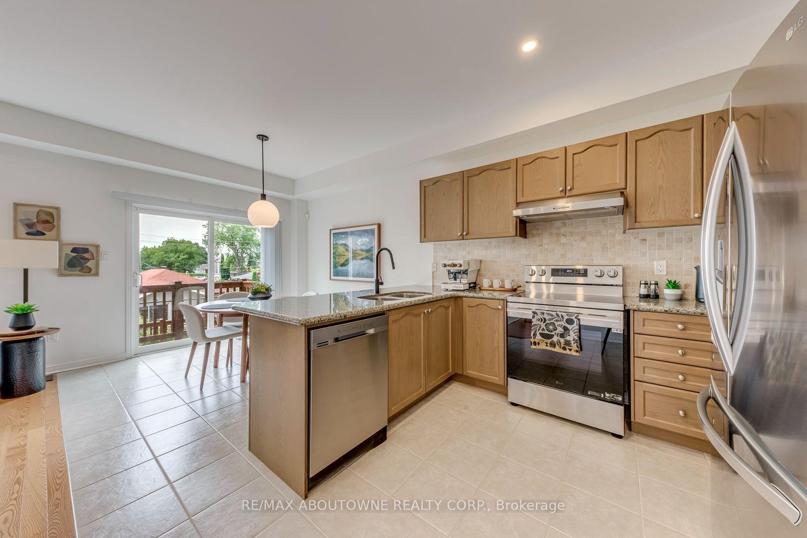 Photo 13 of 54 Dairy Drive, Scarborough, Clairlea-Birchmount — HOMEH