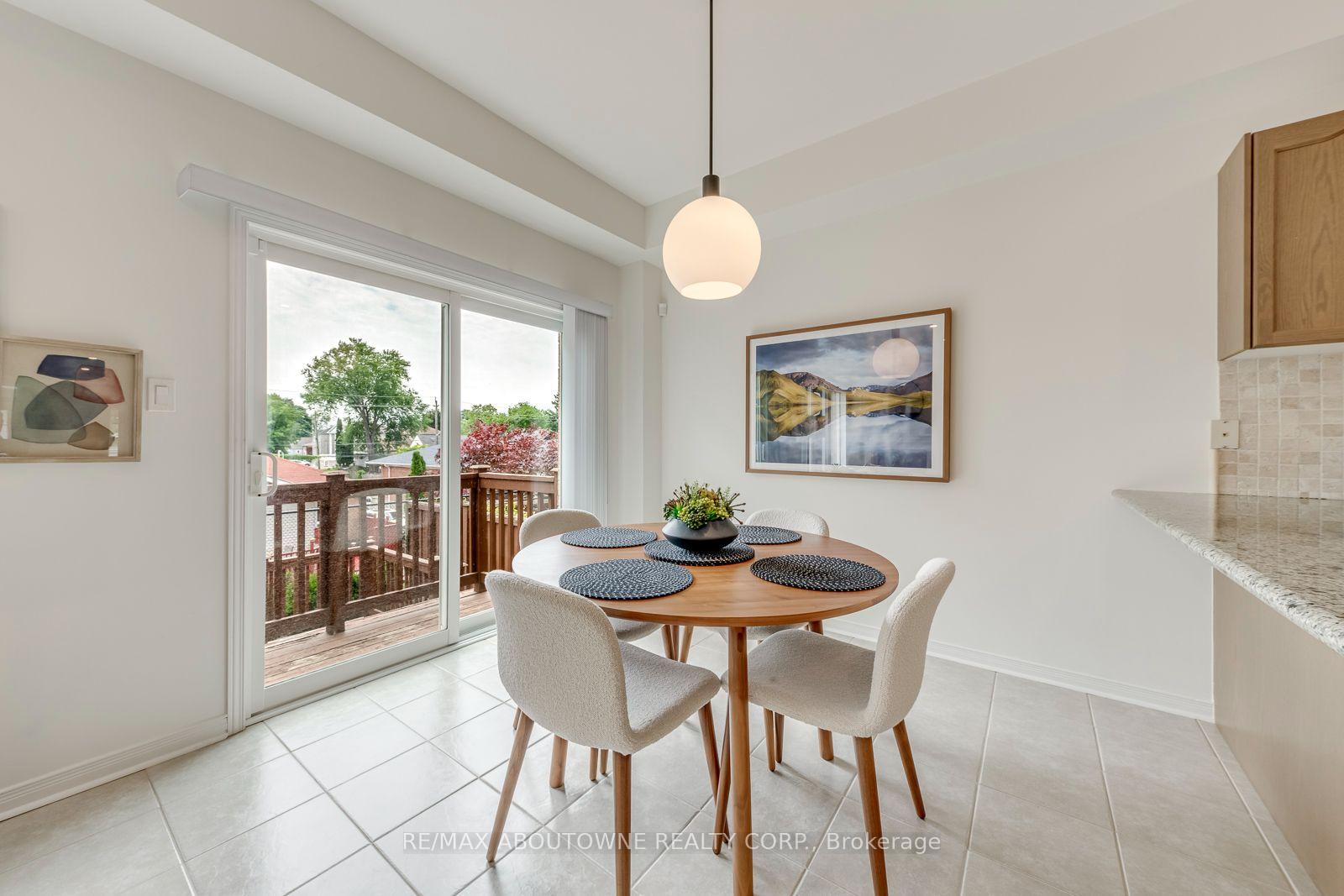 Photo 19 of 54 Dairy Drive, Scarborough, Clairlea-Birchmount — HOMEH
