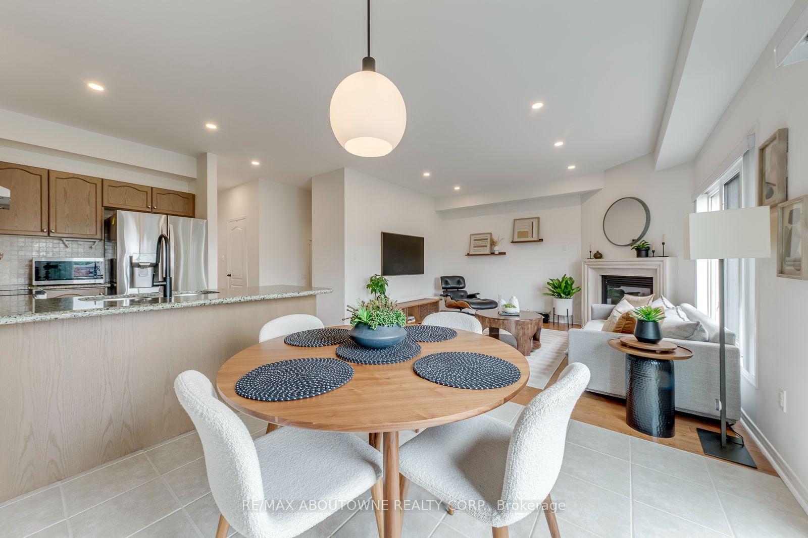 Photo 20 of 54 Dairy Drive, Scarborough, Clairlea-Birchmount — HOMEH