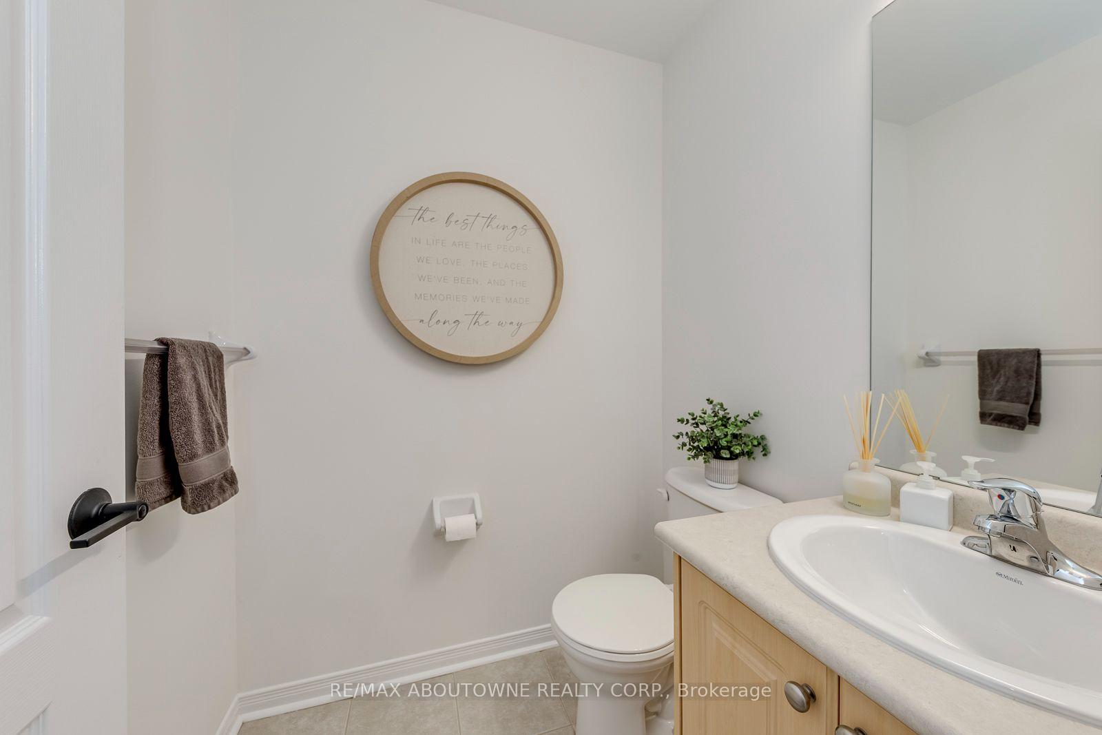 Photo 26 of 54 Dairy Drive, Scarborough, Clairlea-Birchmount — HOMEH