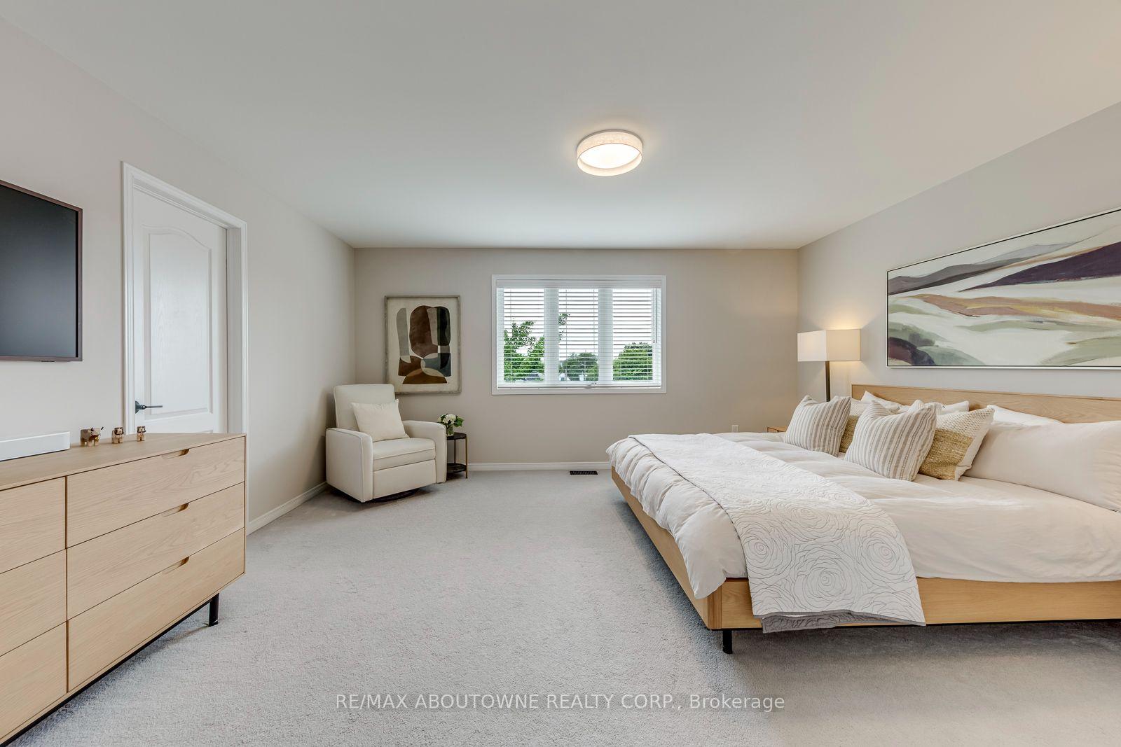 Photo 28 of 54 Dairy Drive, Scarborough, Clairlea-Birchmount — HOMEH