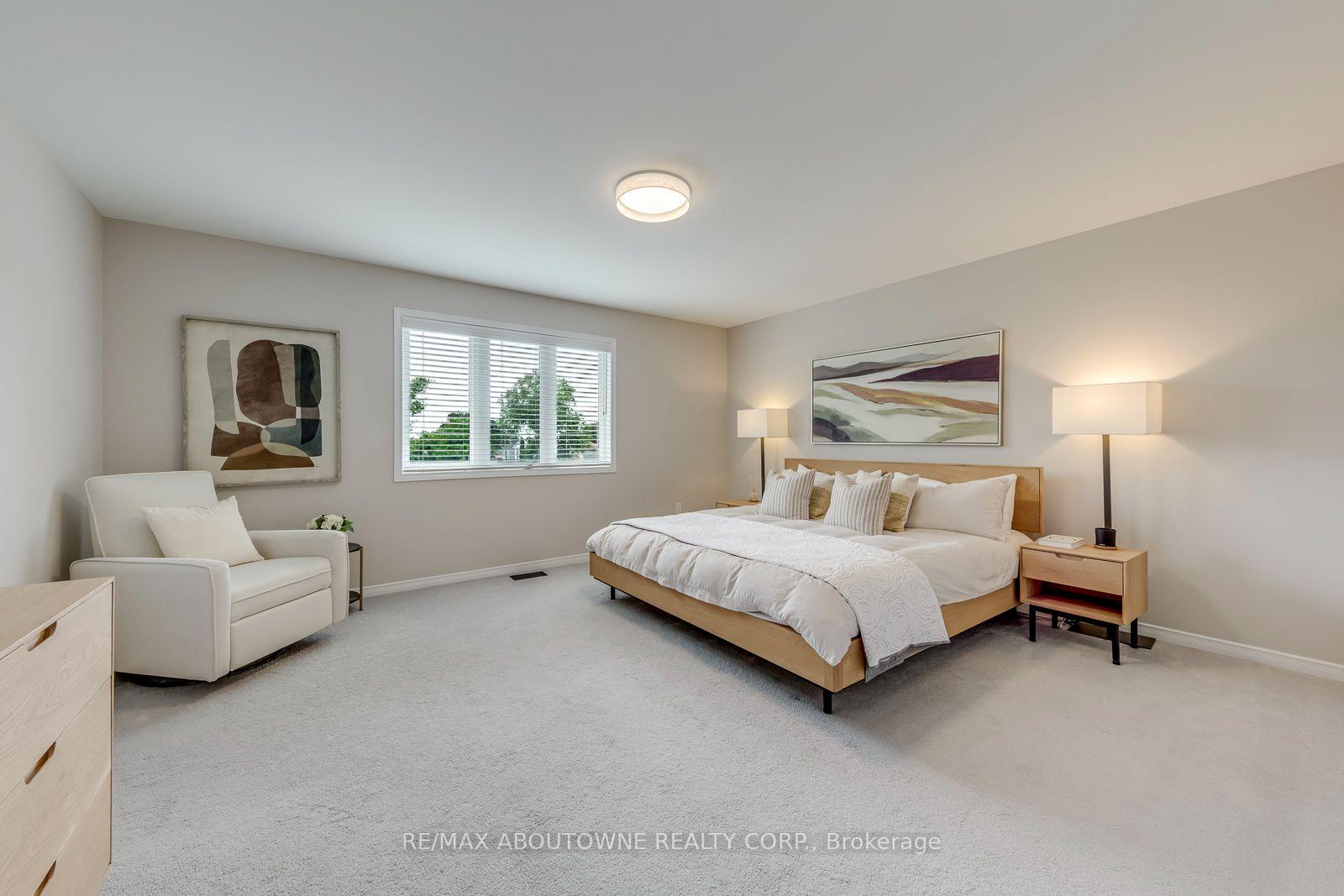 Photo 30 of 54 Dairy Drive, Scarborough, Clairlea-Birchmount — HOMEH