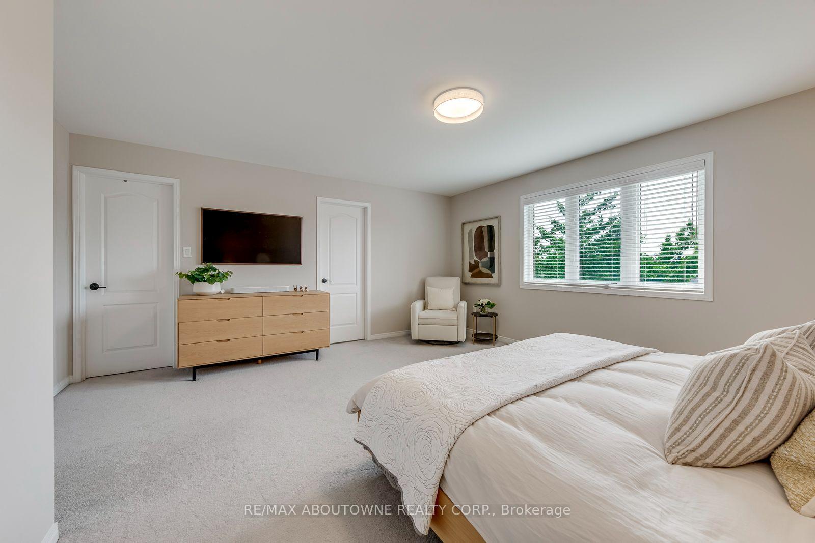 Photo 31 of 54 Dairy Drive, Scarborough, Clairlea-Birchmount — HOMEH