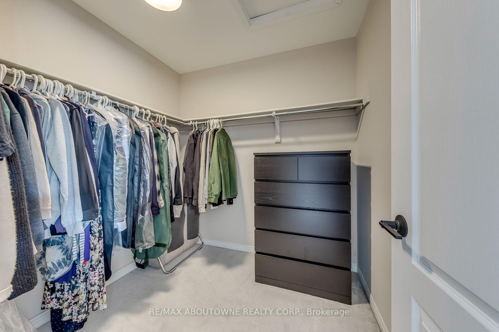 Photo 34 of 54 Dairy Drive, Scarborough, Clairlea-Birchmount — HOMEH