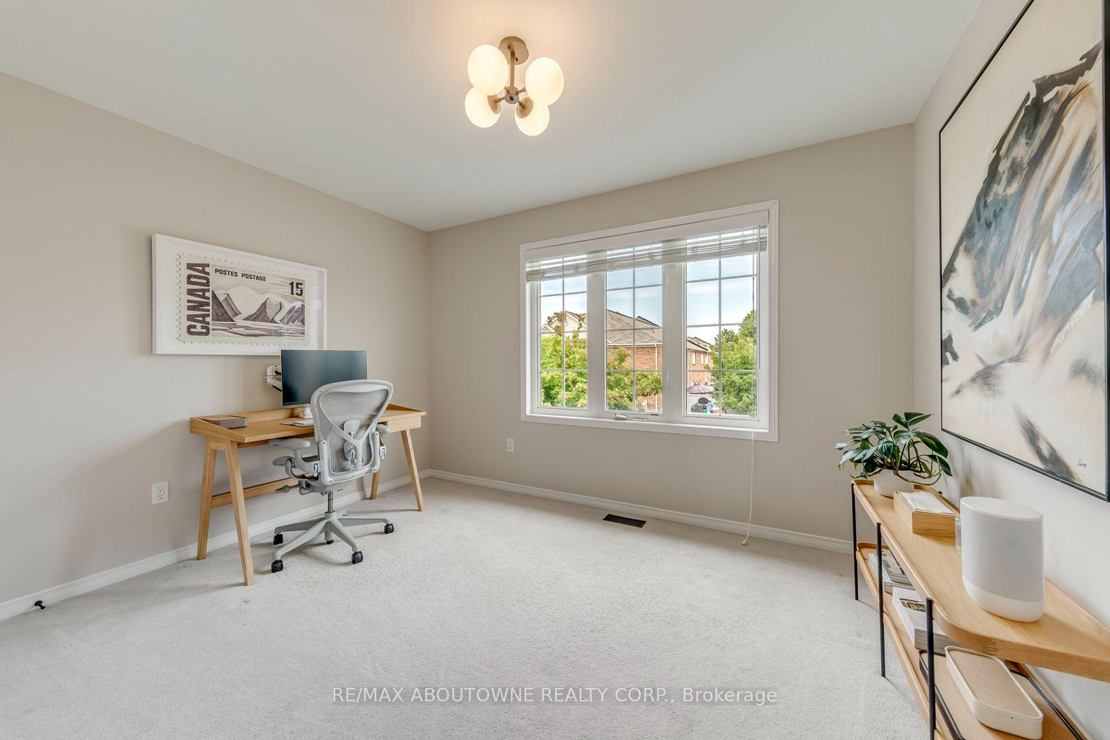 Photo 35 of 54 Dairy Drive, Scarborough, Clairlea-Birchmount — HOMEH