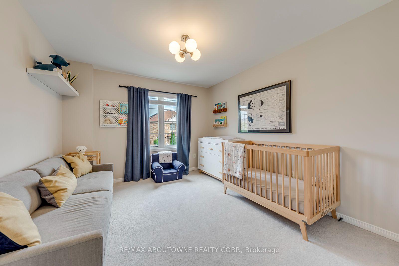 Photo 37 of 54 Dairy Drive, Scarborough, Clairlea-Birchmount — HOMEH