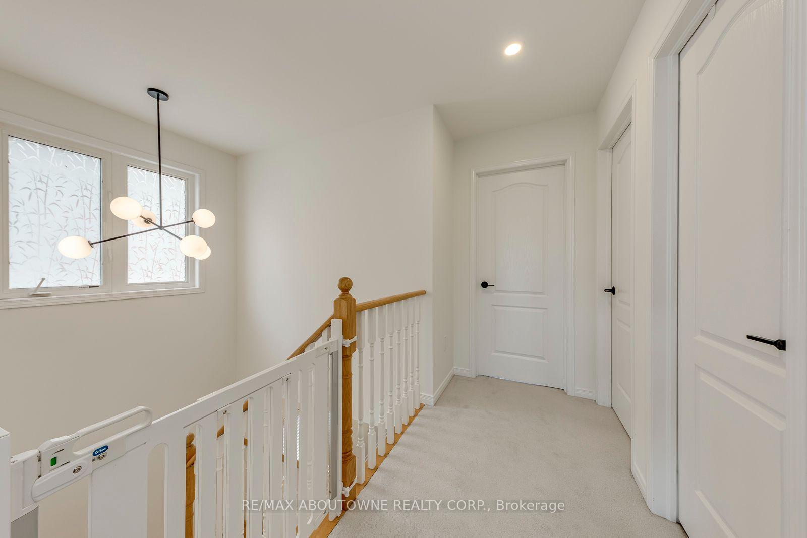 Photo 41 of 54 Dairy Drive, Scarborough, Clairlea-Birchmount — HOMEH