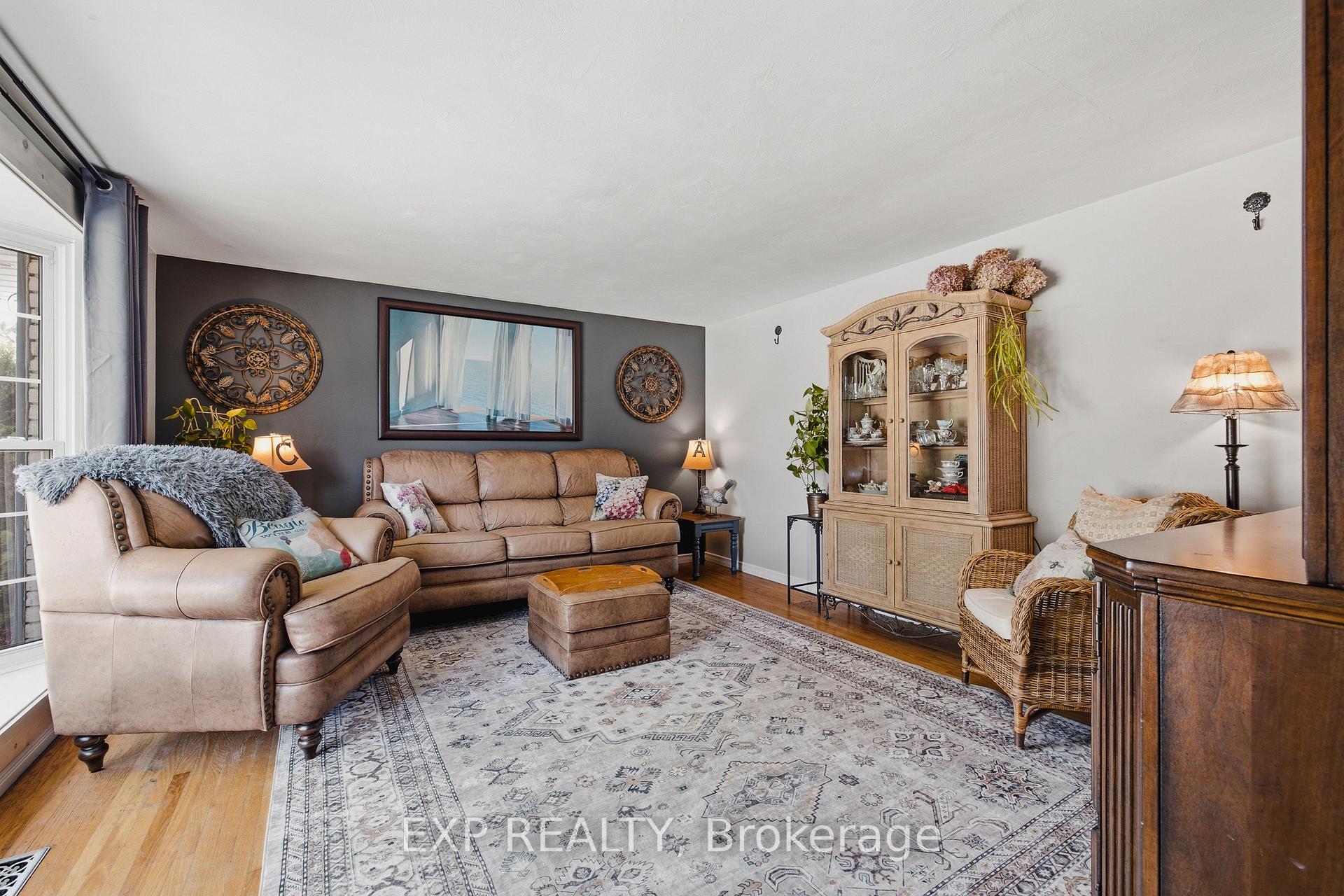Photo 3 of 89 Geneva Crescent, Kitchener, Alpine — HOMEH