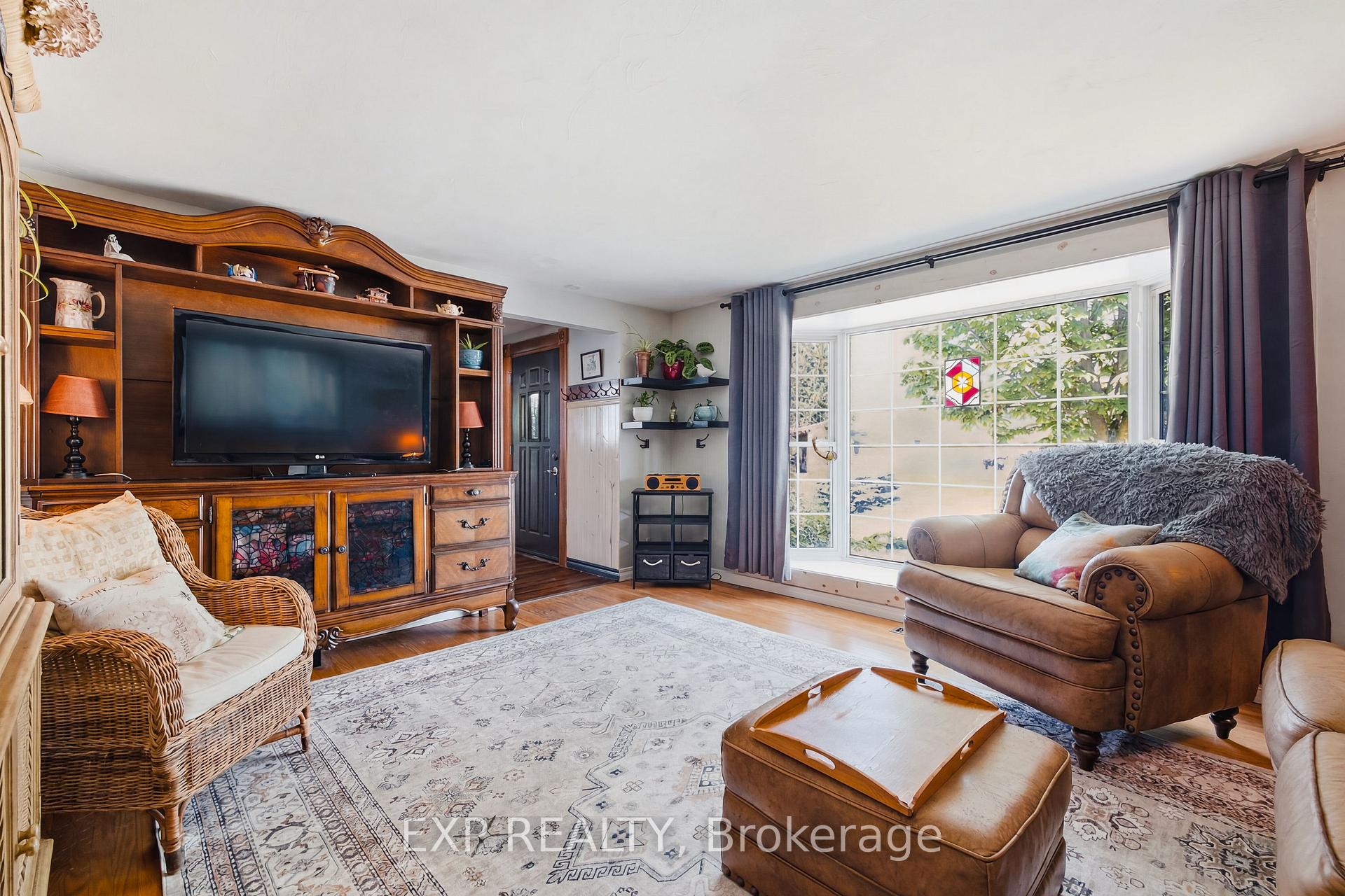 Photo 8 of 89 Geneva Crescent, Kitchener, Alpine — HOMEH