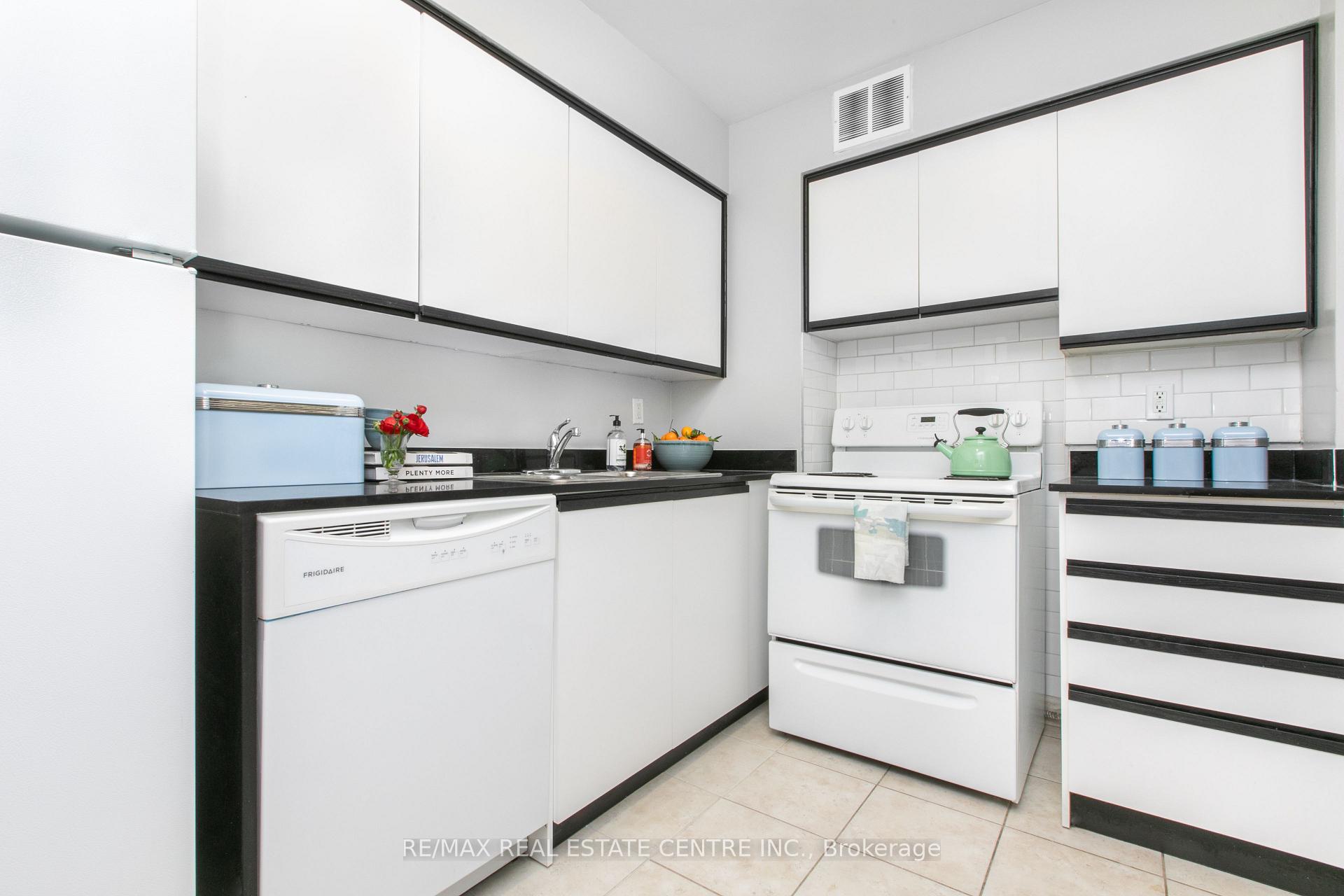 Photo 14 of Unit 110, 150 Graydon Hall Drive, North York, Parkwoods-Donalda — HOMEH