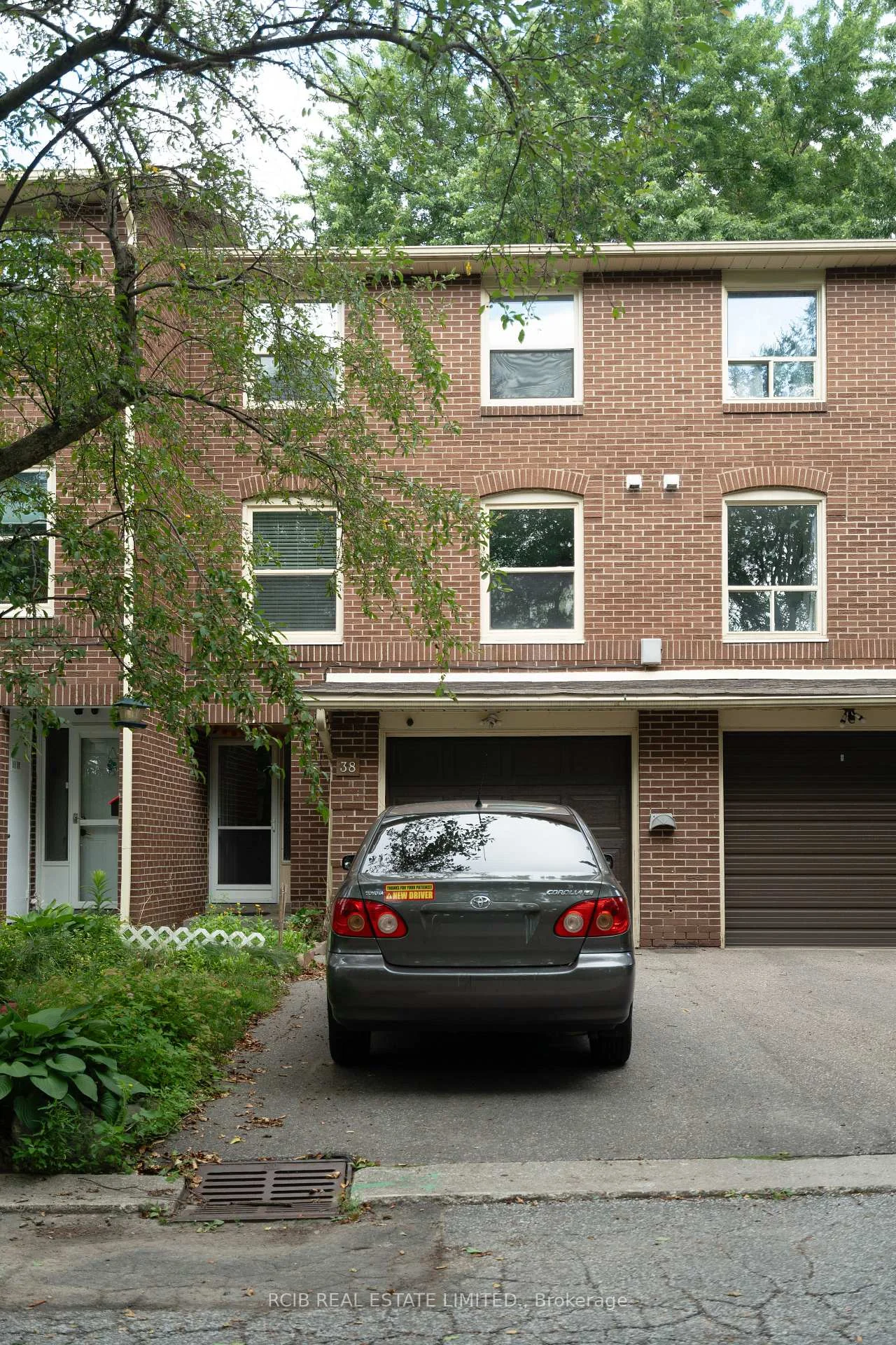 Photo 2 of 38 Eden Park, Brampton, Southgate — HOMEH