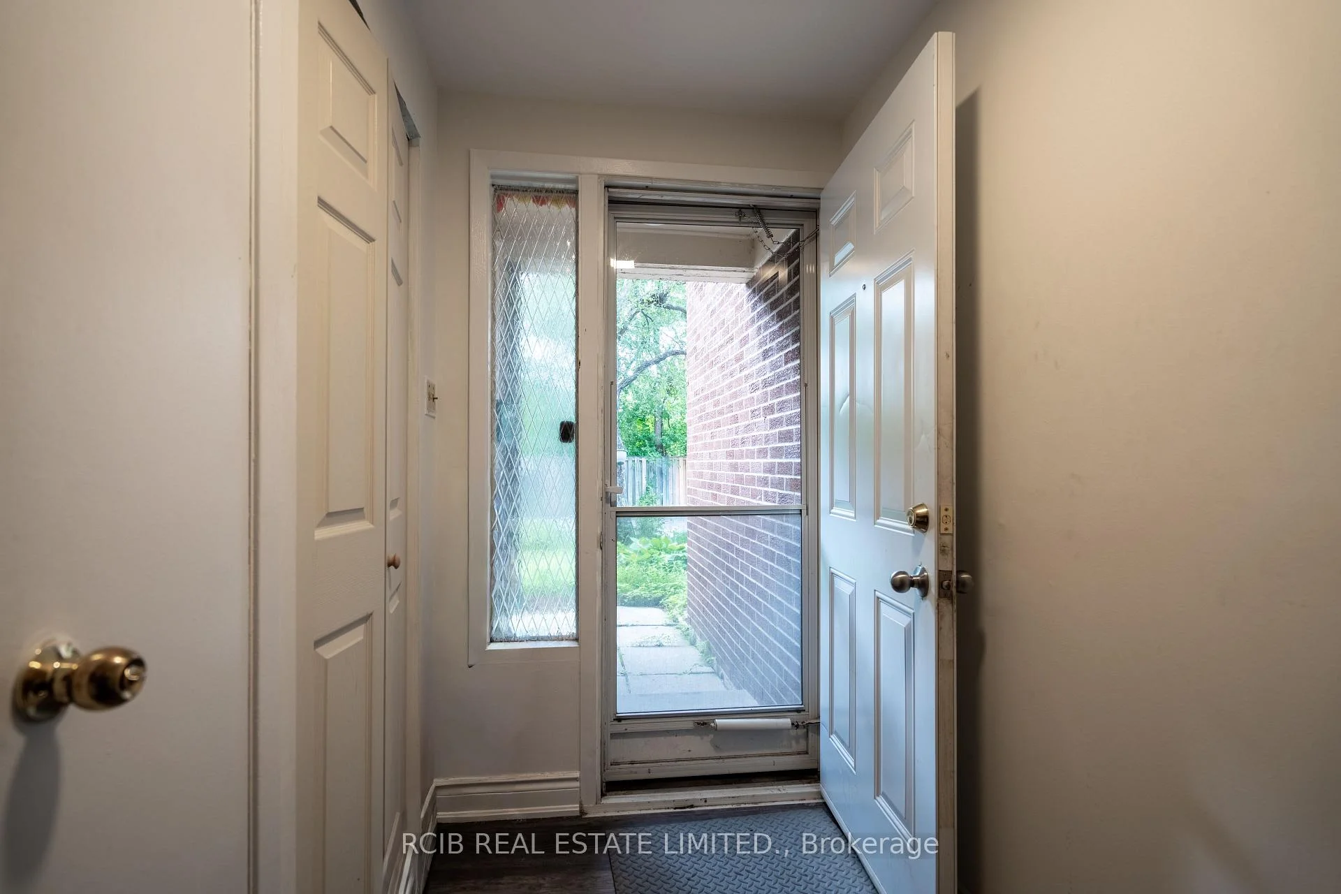 Photo 8 of 38 Eden Park, Brampton, Southgate — HOMEH