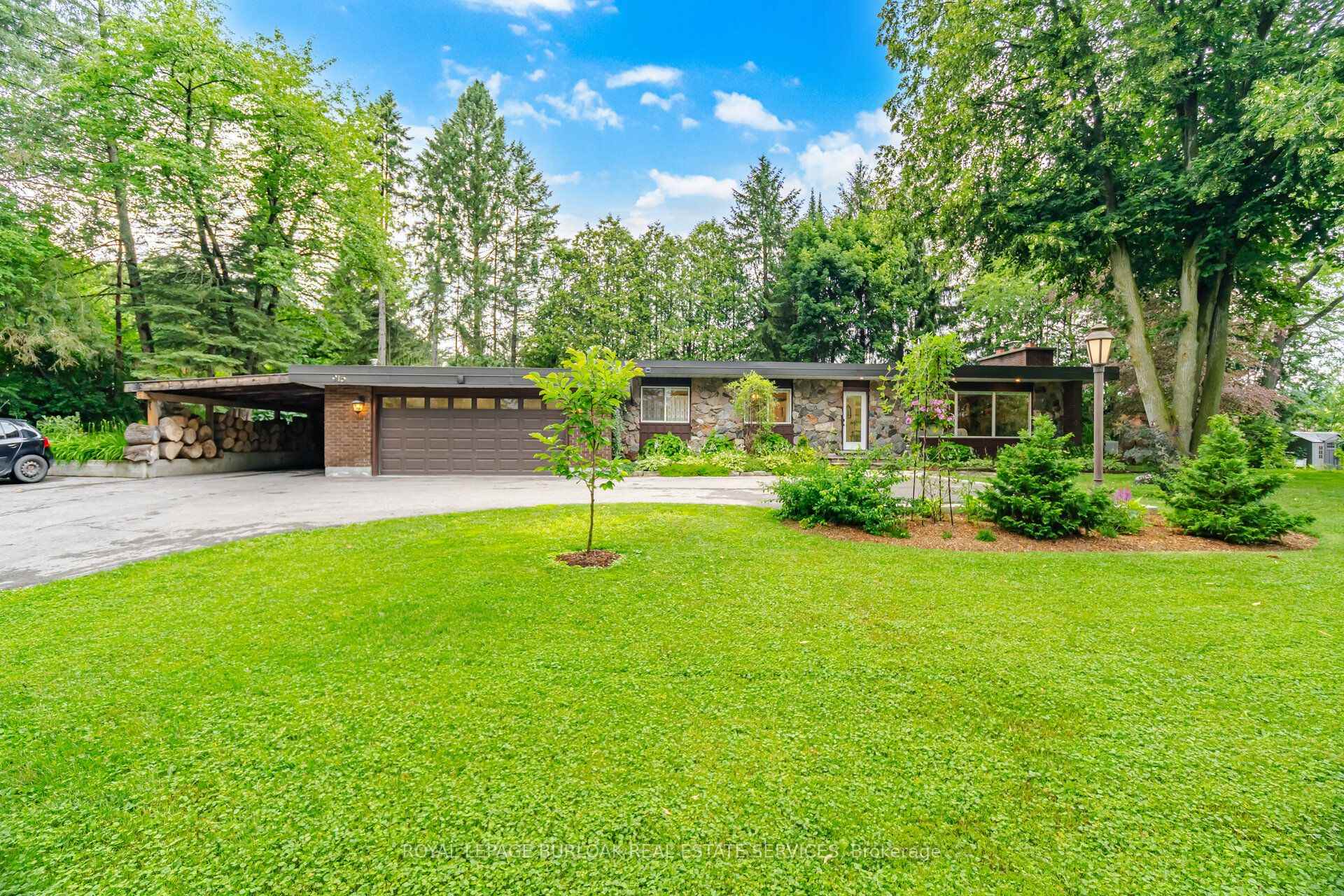 Photo 1 of 915 Governors Road, Hamilton, Rural Dundas — HOMEH