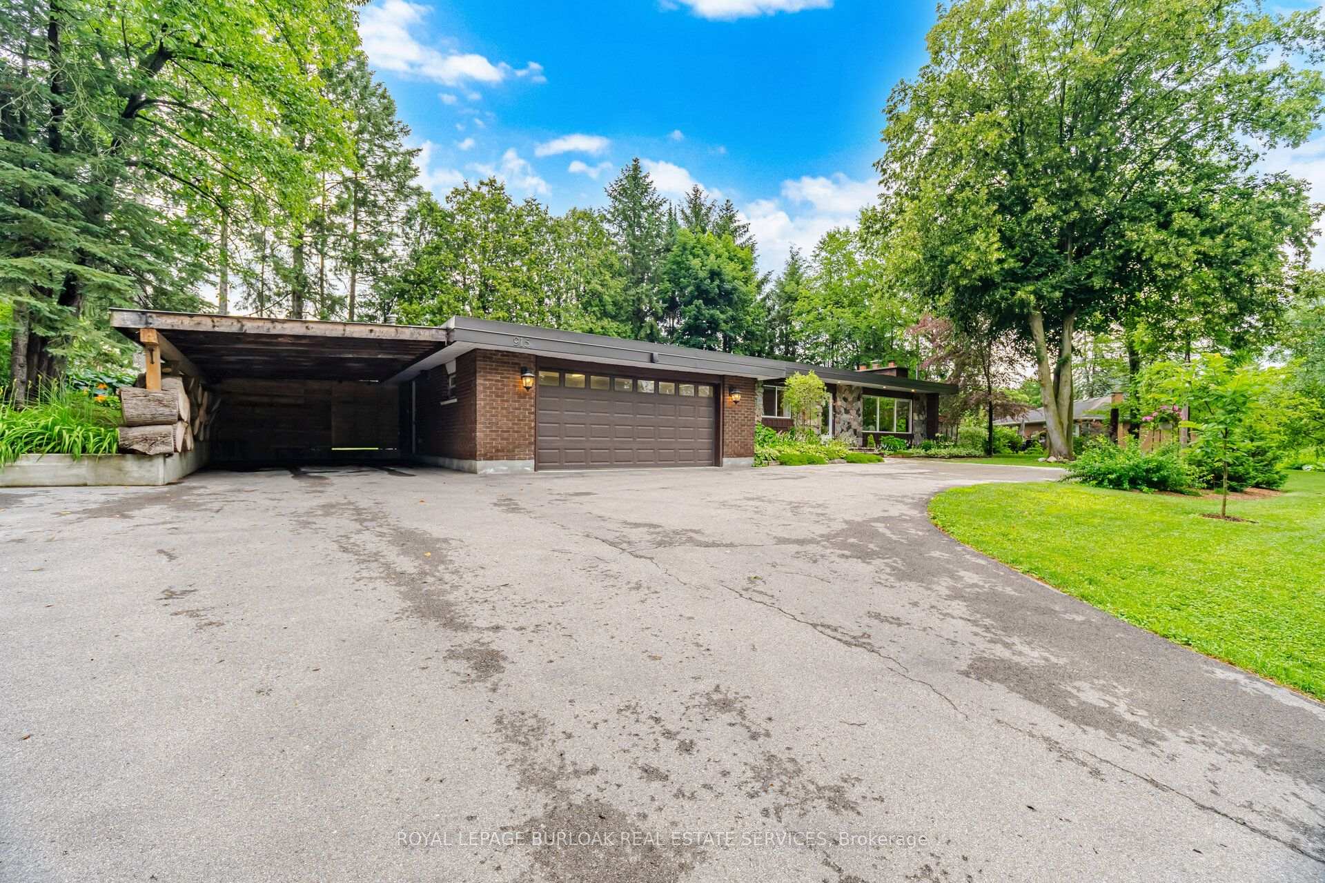 Photo 2 of 915 Governors Road, Hamilton, Rural Dundas — HOMEH