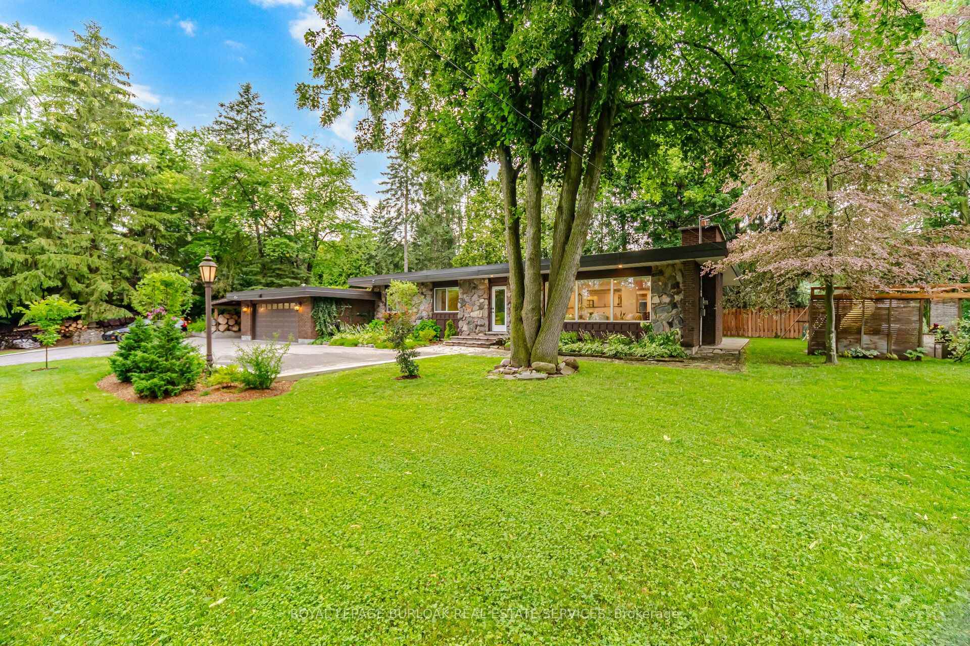 Photo 3 of 915 Governors Road, Hamilton, Rural Dundas — HOMEH