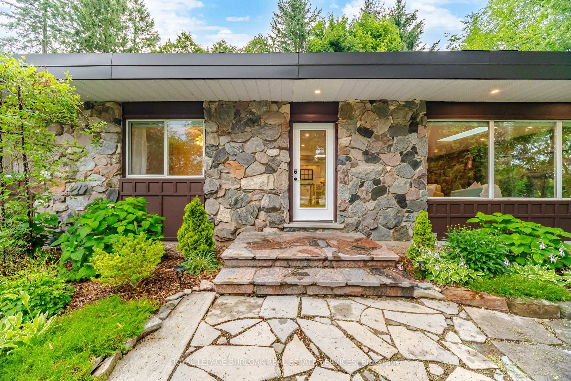 Photo 4 of 915 Governors Road, Hamilton, Rural Dundas — HOMEH