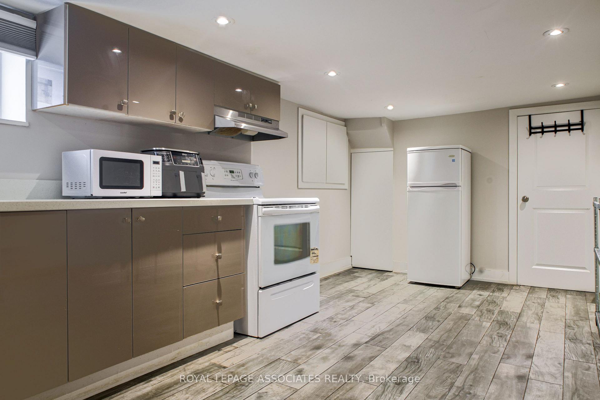 Photo 4 of 330 Athol Street E, Oshawa, Central — HOMEH