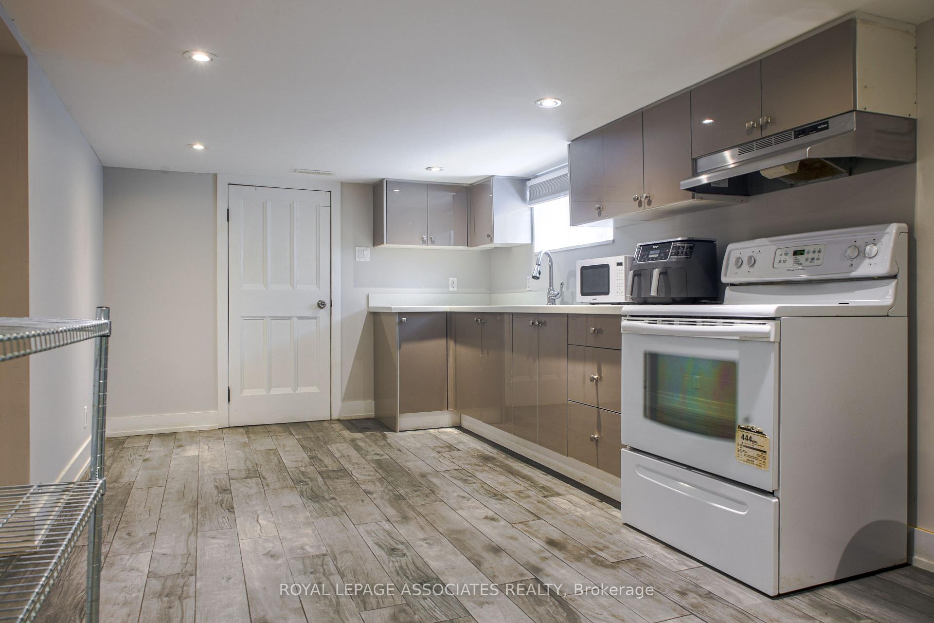 Photo 5 of 330 Athol Street E, Oshawa, Central — HOMEH