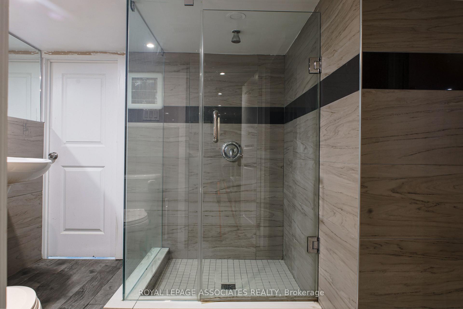 Photo 10 of 330 Athol Street E, Oshawa, Central — HOMEH
